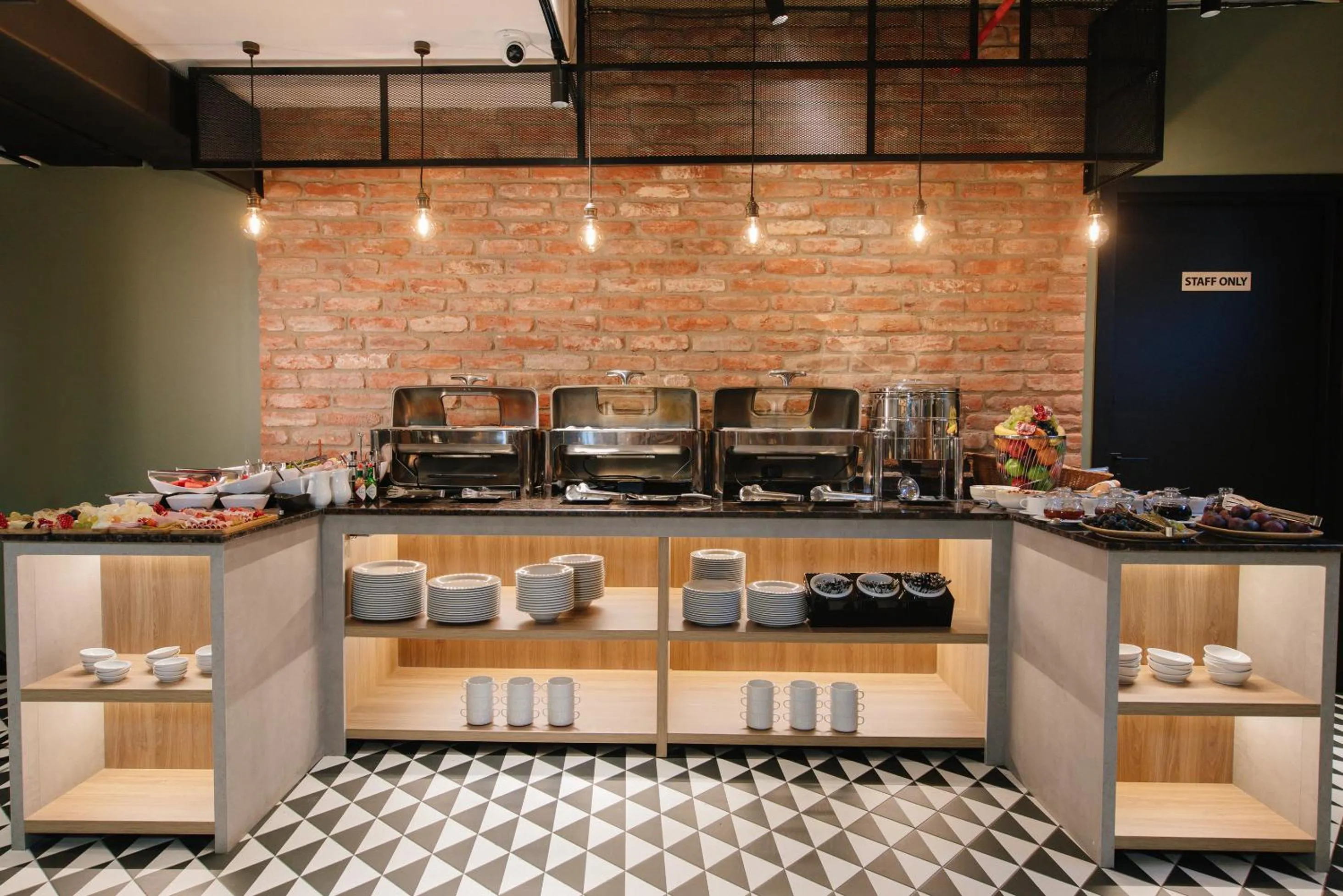 Restaurant/places to eat in Hotel 21