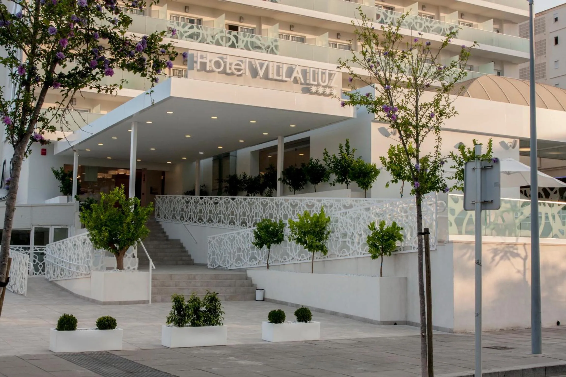 Facade/entrance in Villa Luz Design & Art Hotel
