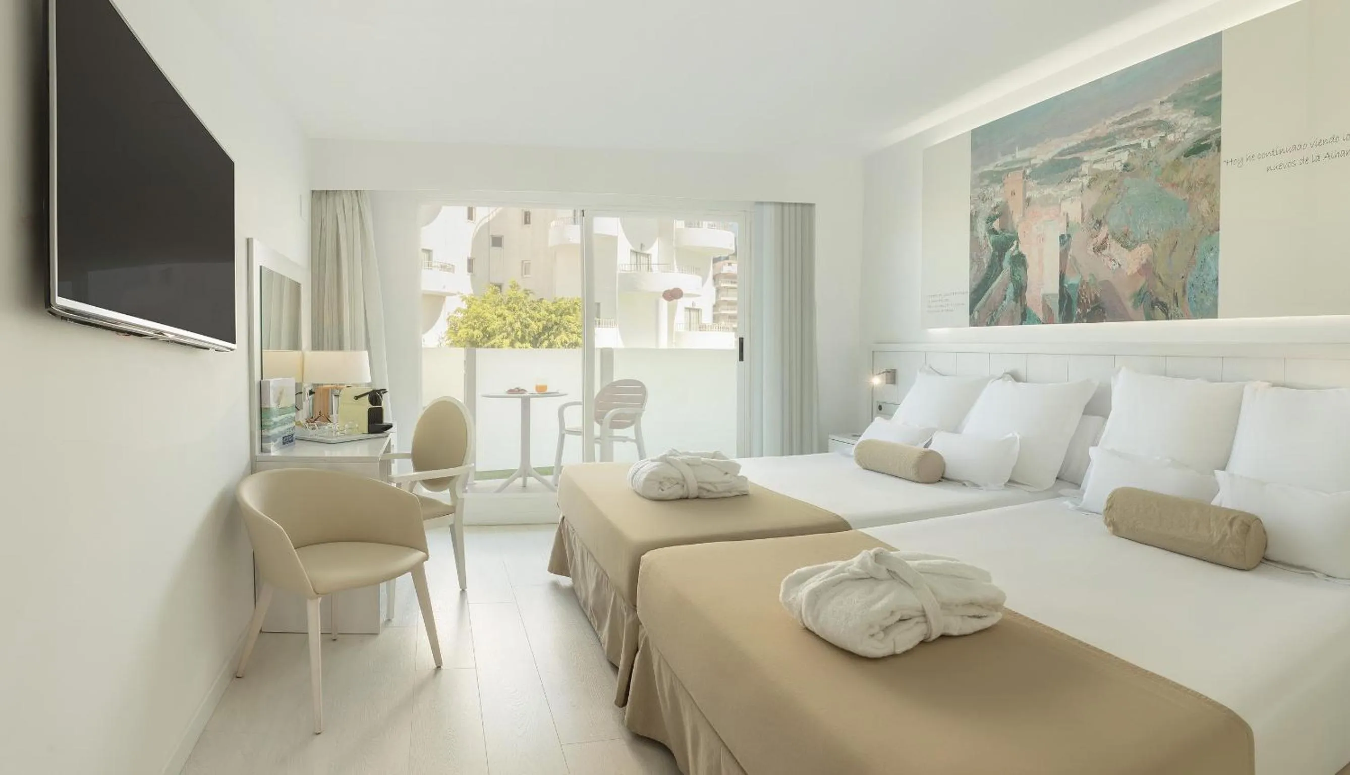 Bed in Villa Luz Design & Art Hotel