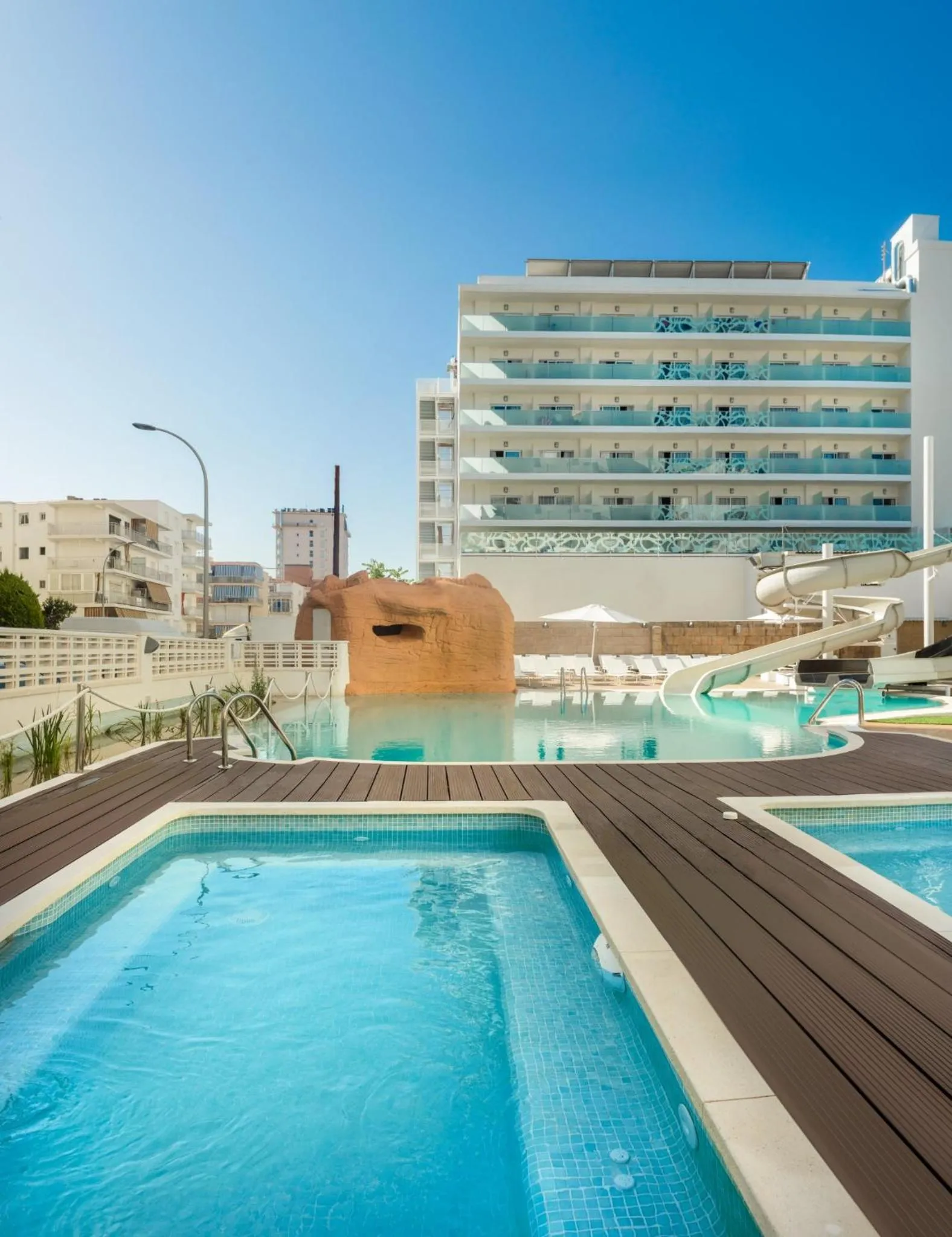 Facade/entrance in Villa Luz Design & Art Hotel