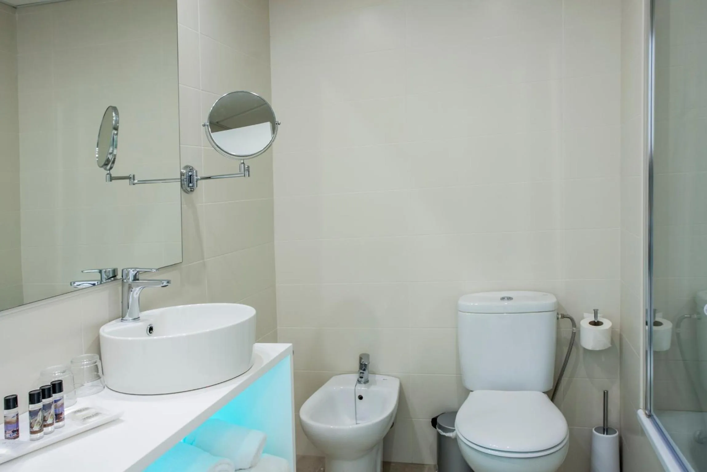 Bathroom in Villa Luz Design & Art Hotel