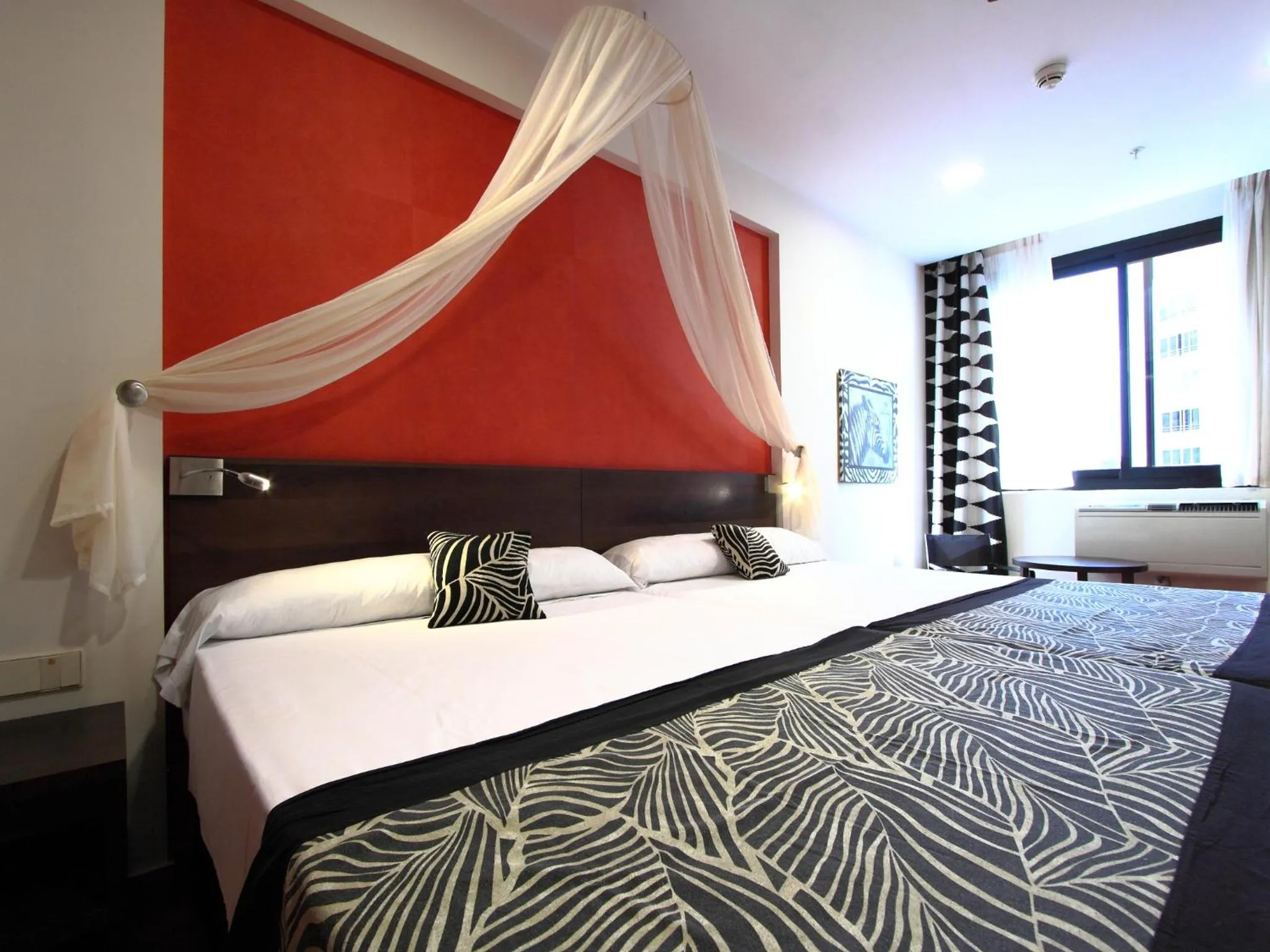 Bedroom, Bed in Magic Aqua Rock Gardens