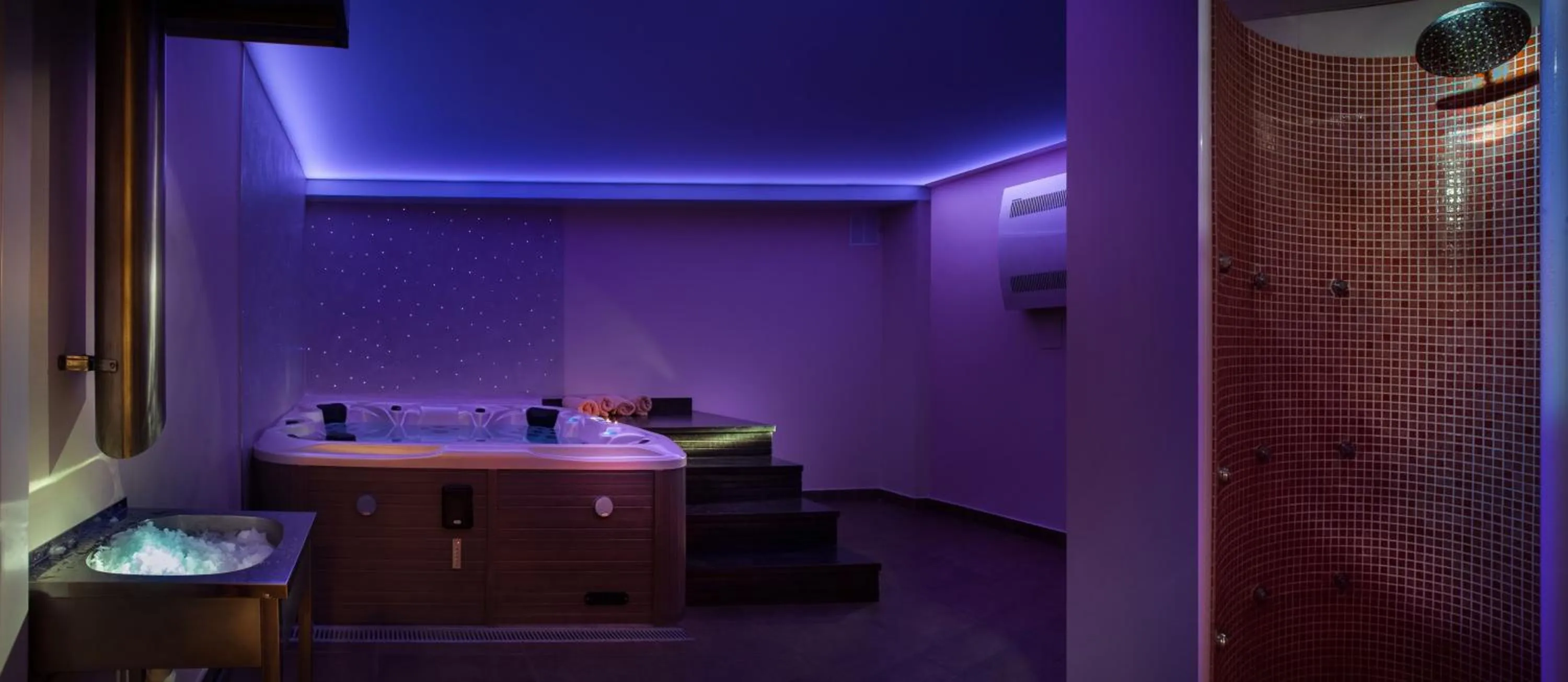 Hot Tub in Magic Aqua Rock Gardens