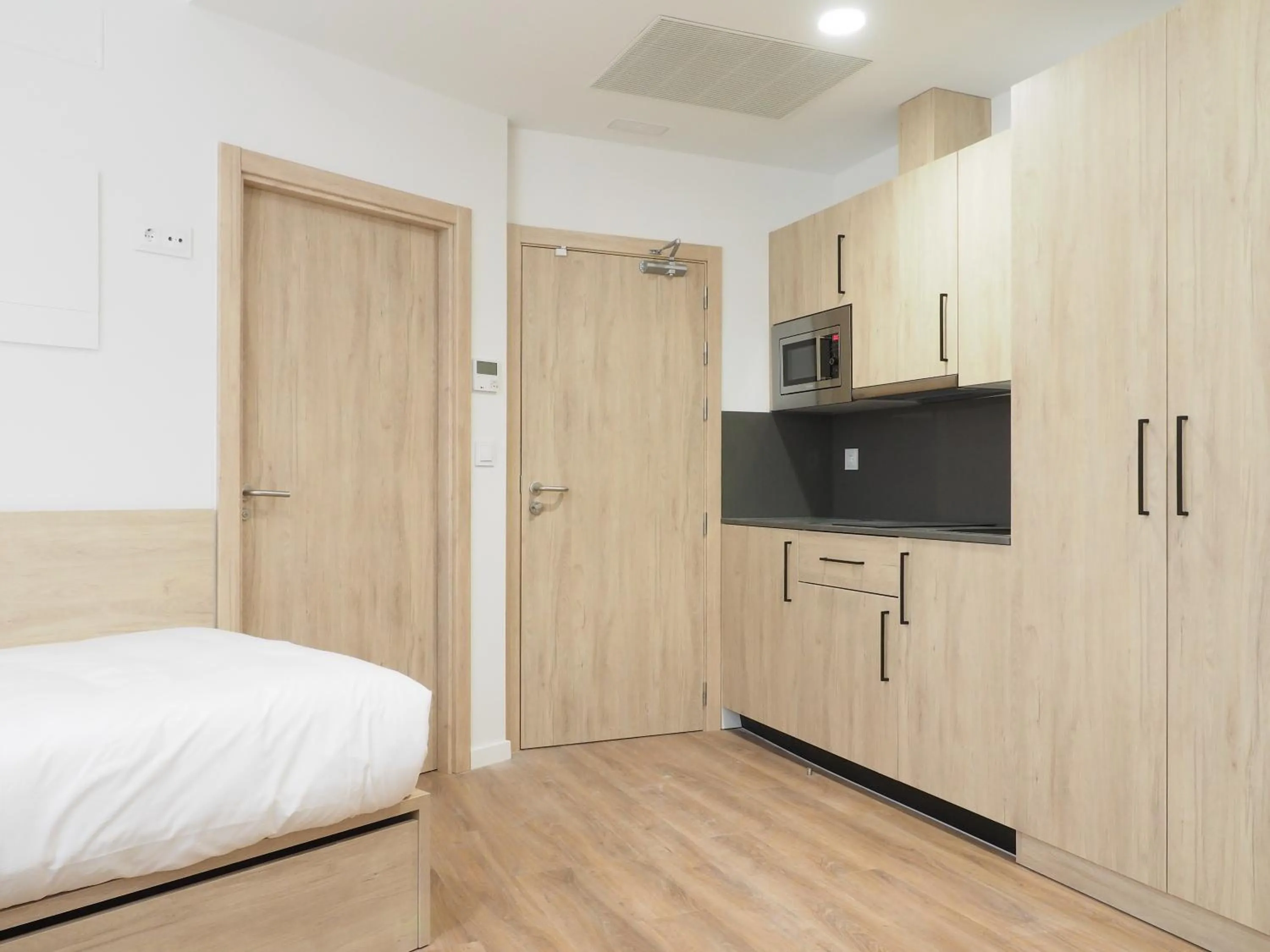 Kitchen or kitchenette, Bed in Micampus San Mamés Students Residence