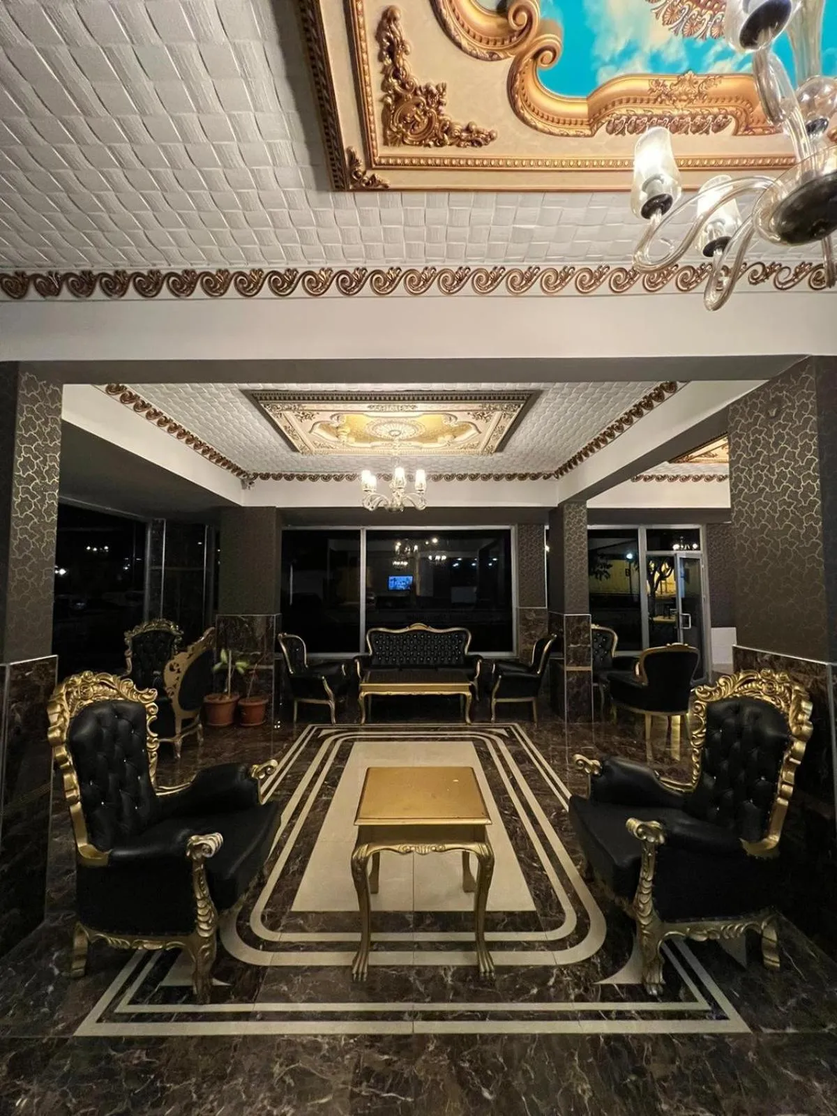Grand Black Hotel