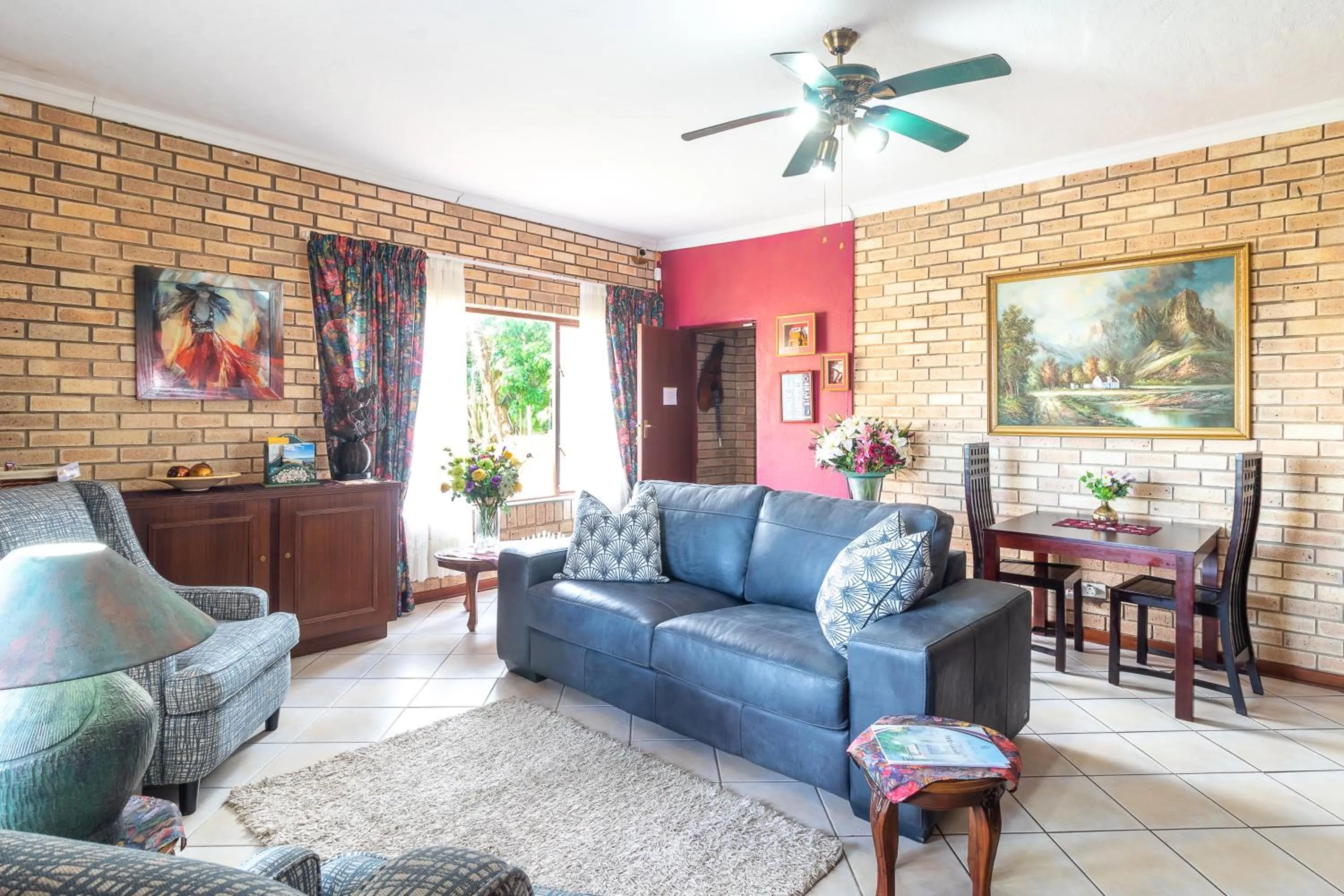 Communal lounge/ TV room in Villa Majestic for Exclusive Accommodation