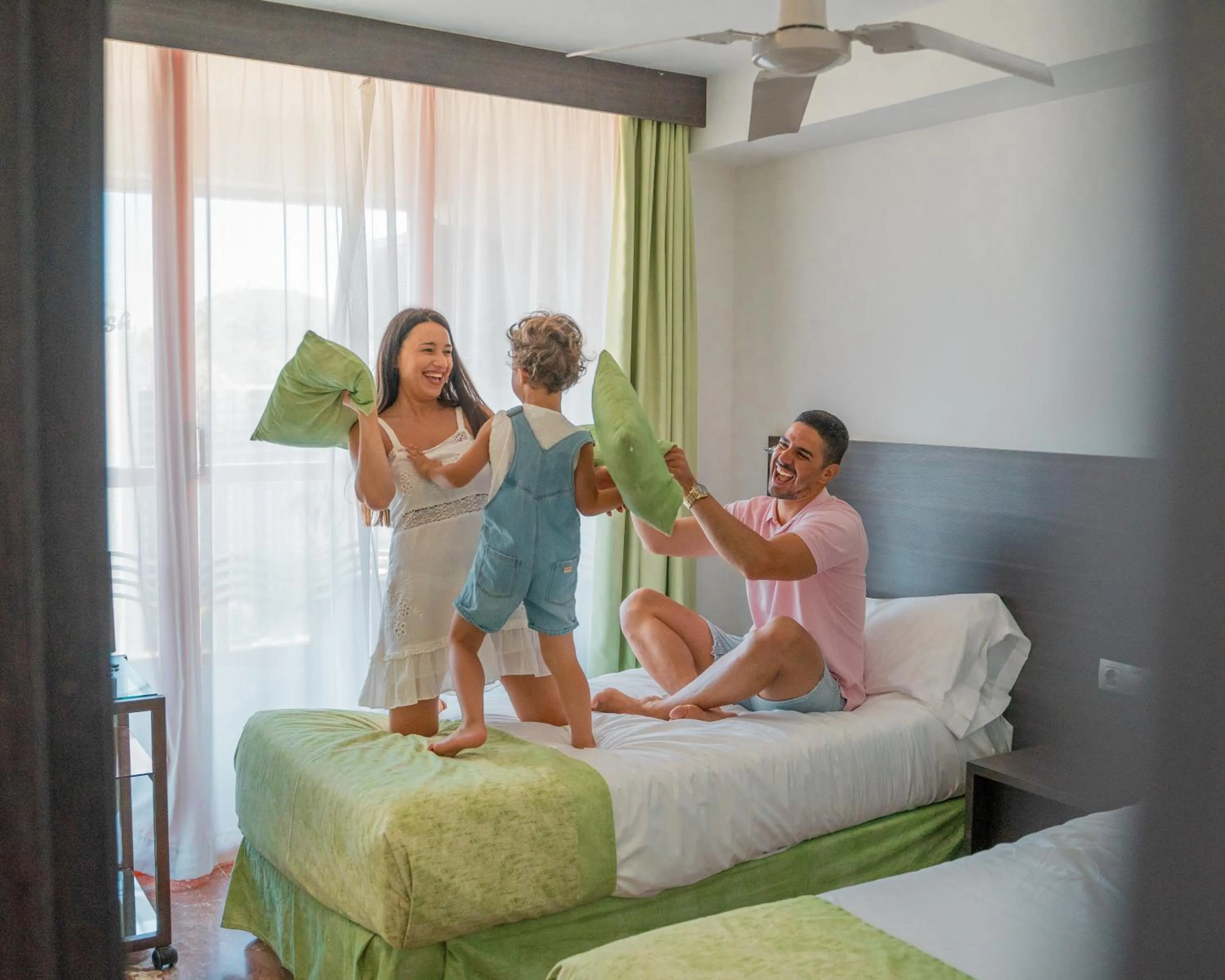 Bed in Magic Tropical Splash