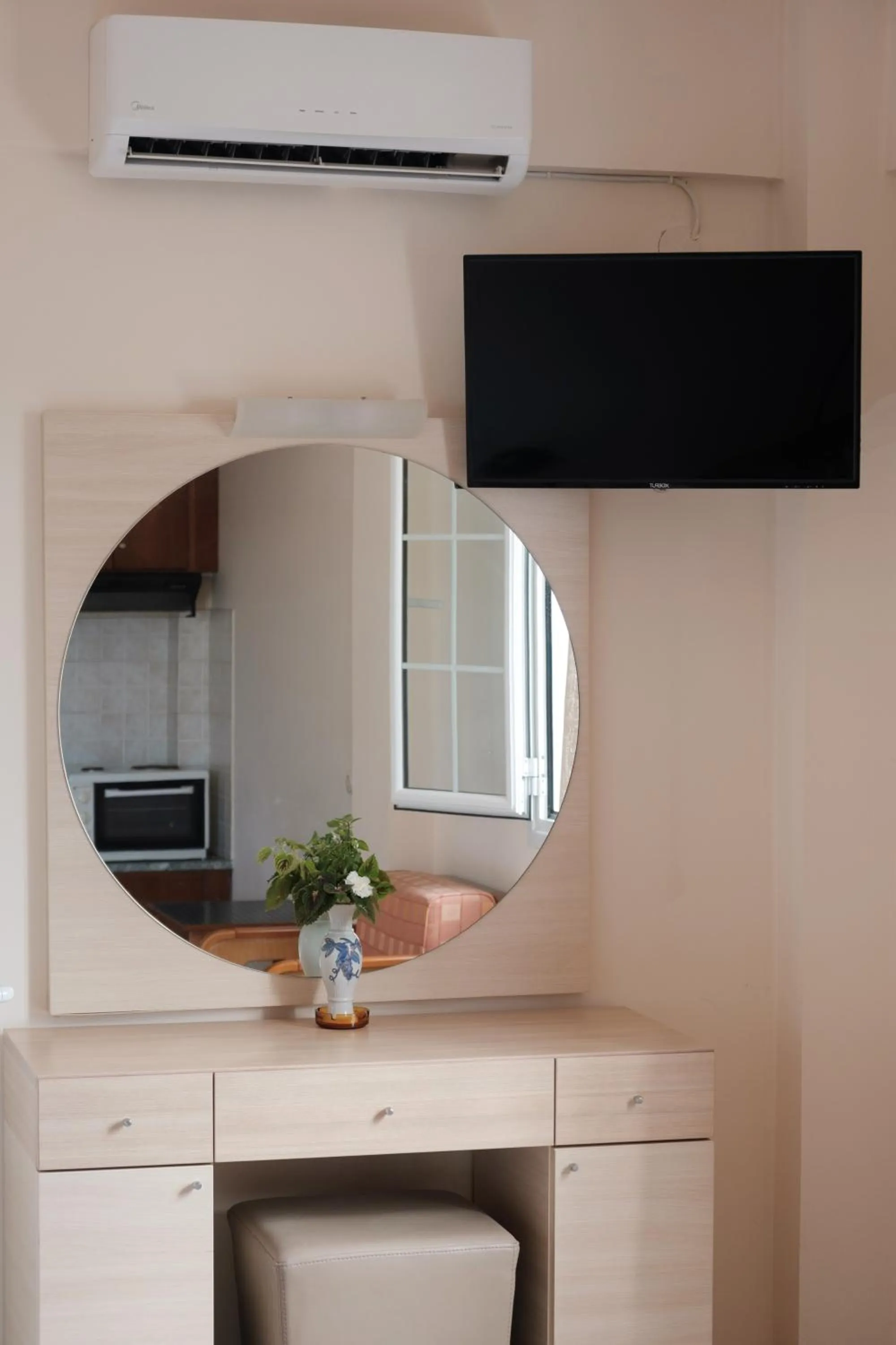 TV and multimedia in Canal D' Amour by Estia