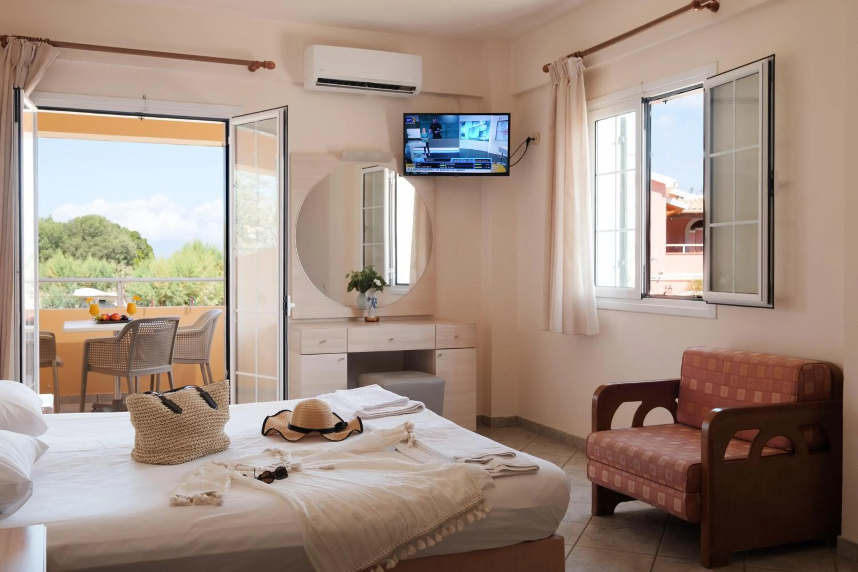 Photo of the whole room, Bed in Canal D' Amour by Estia