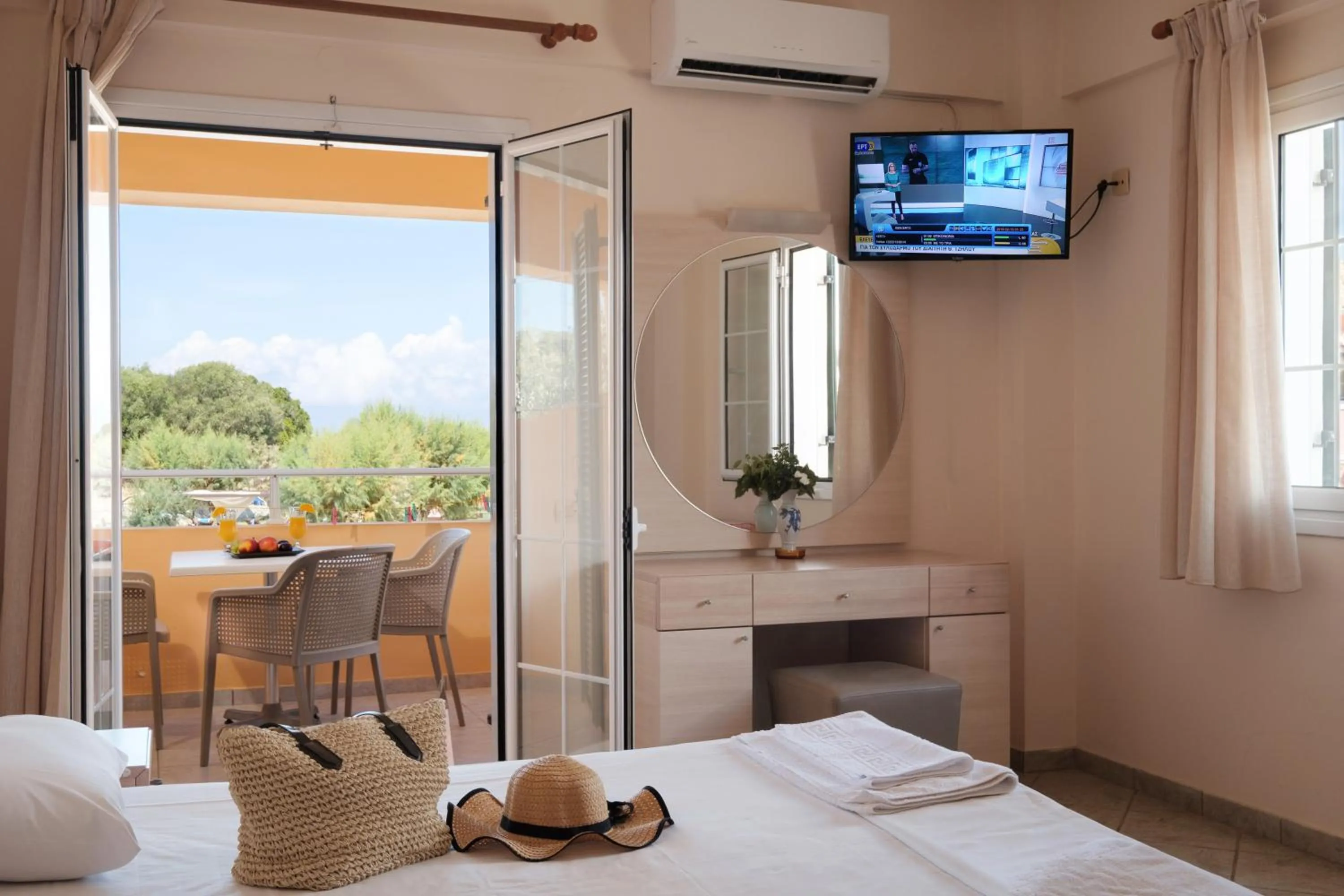 Balcony/Terrace, Bed in Canal D' Amour by Estia