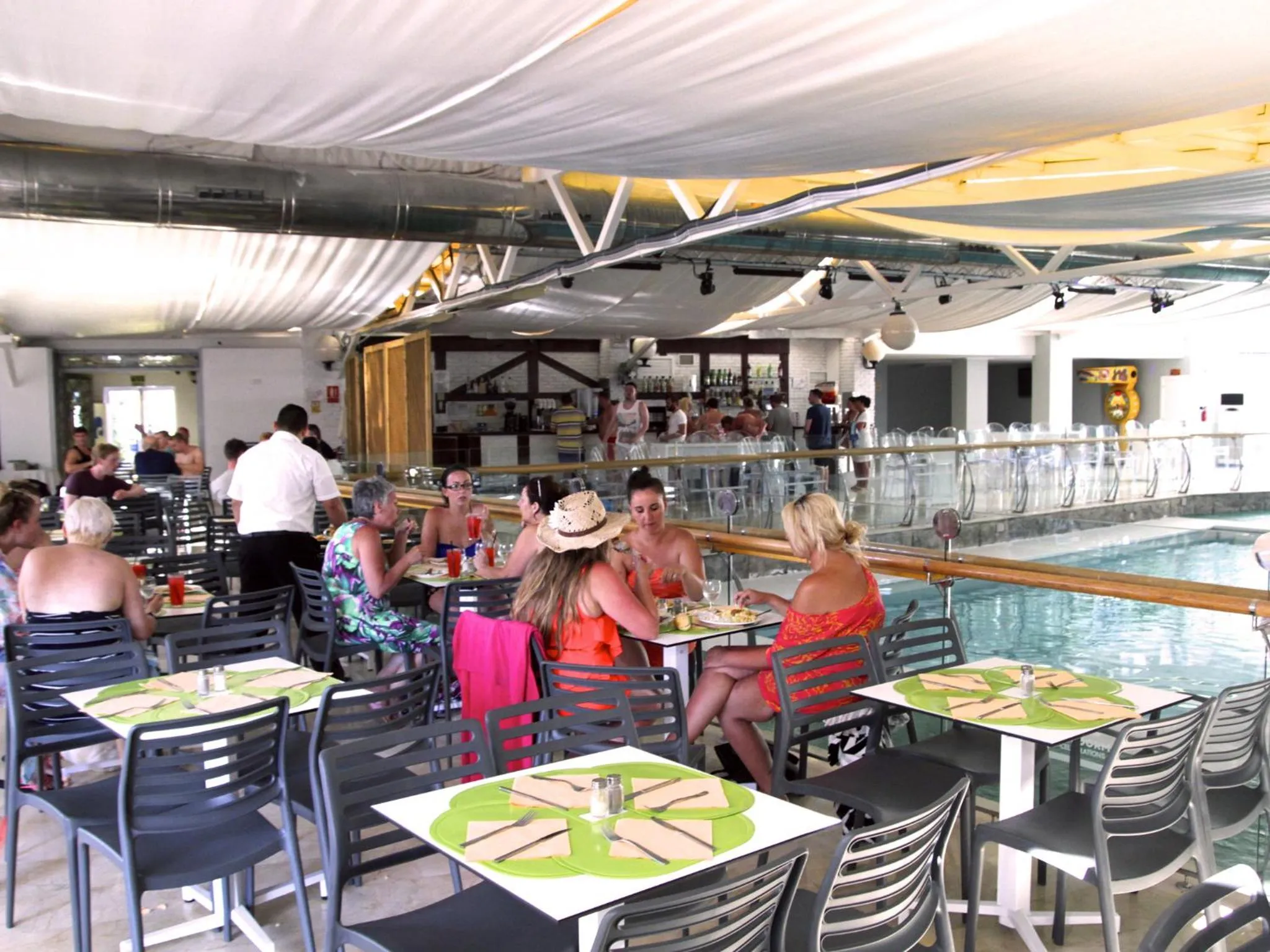 Restaurant/places to eat in BC Music Resort