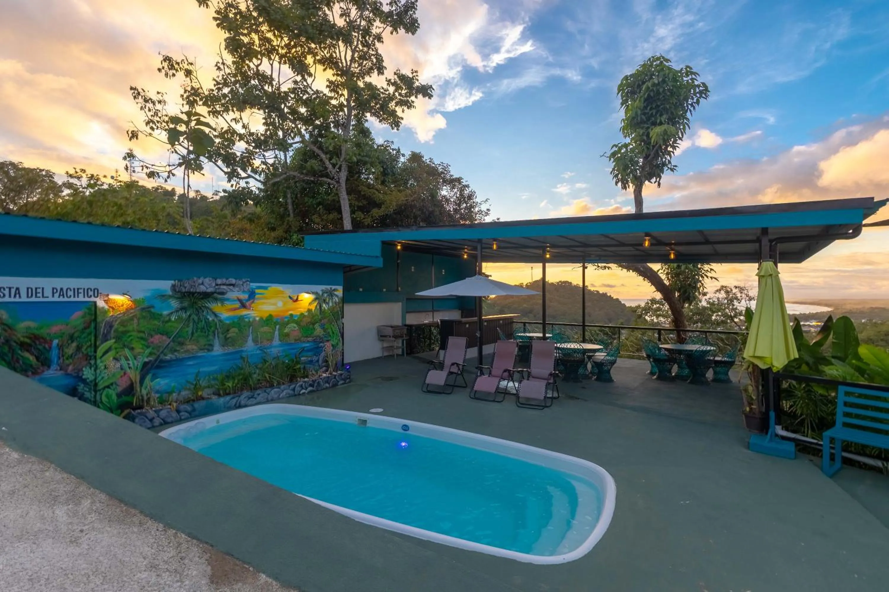 Swimming pool in Vista del Pacifico Boutique Hotel