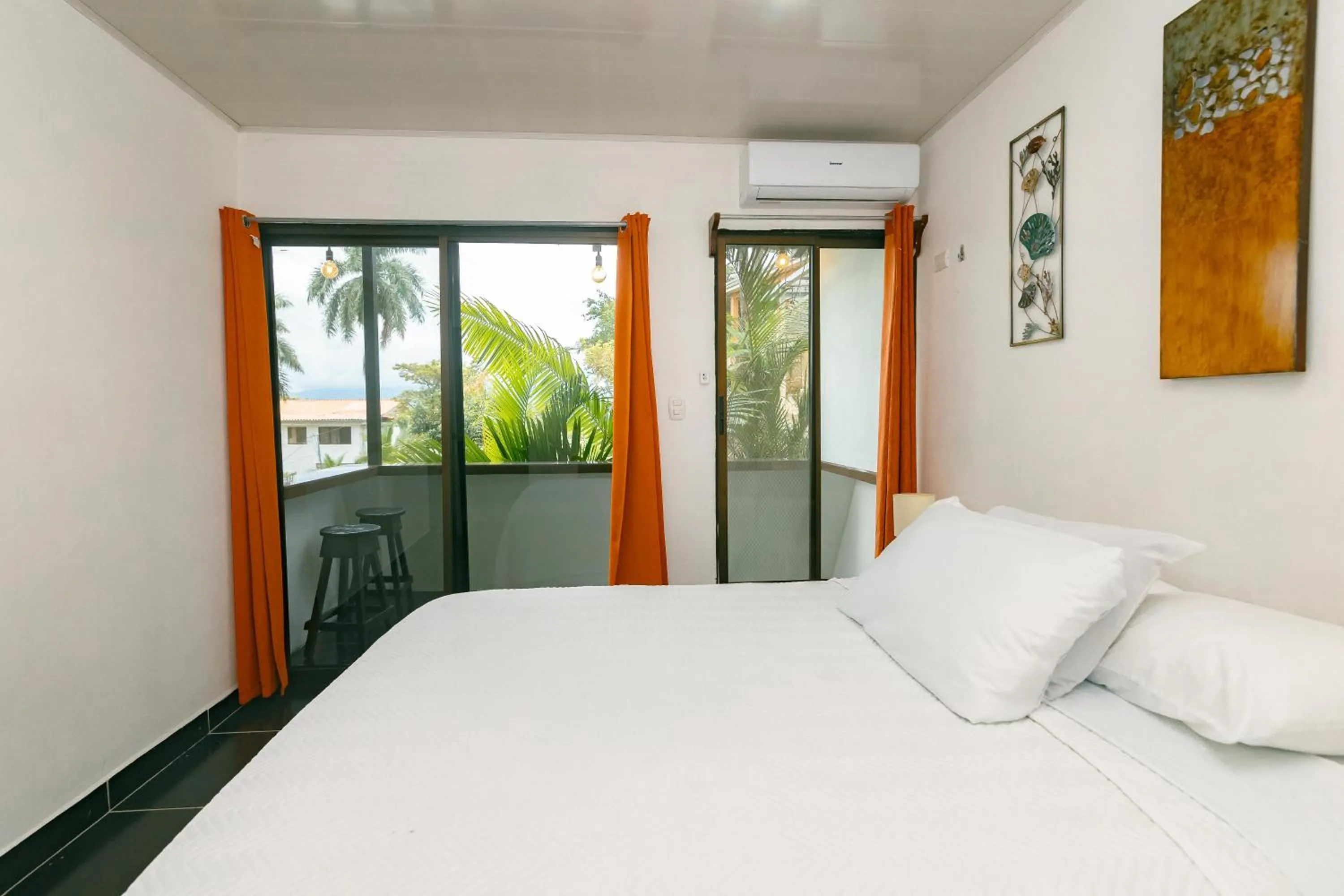 Property building, Bed in Vista del Pacifico Boutique Hotel