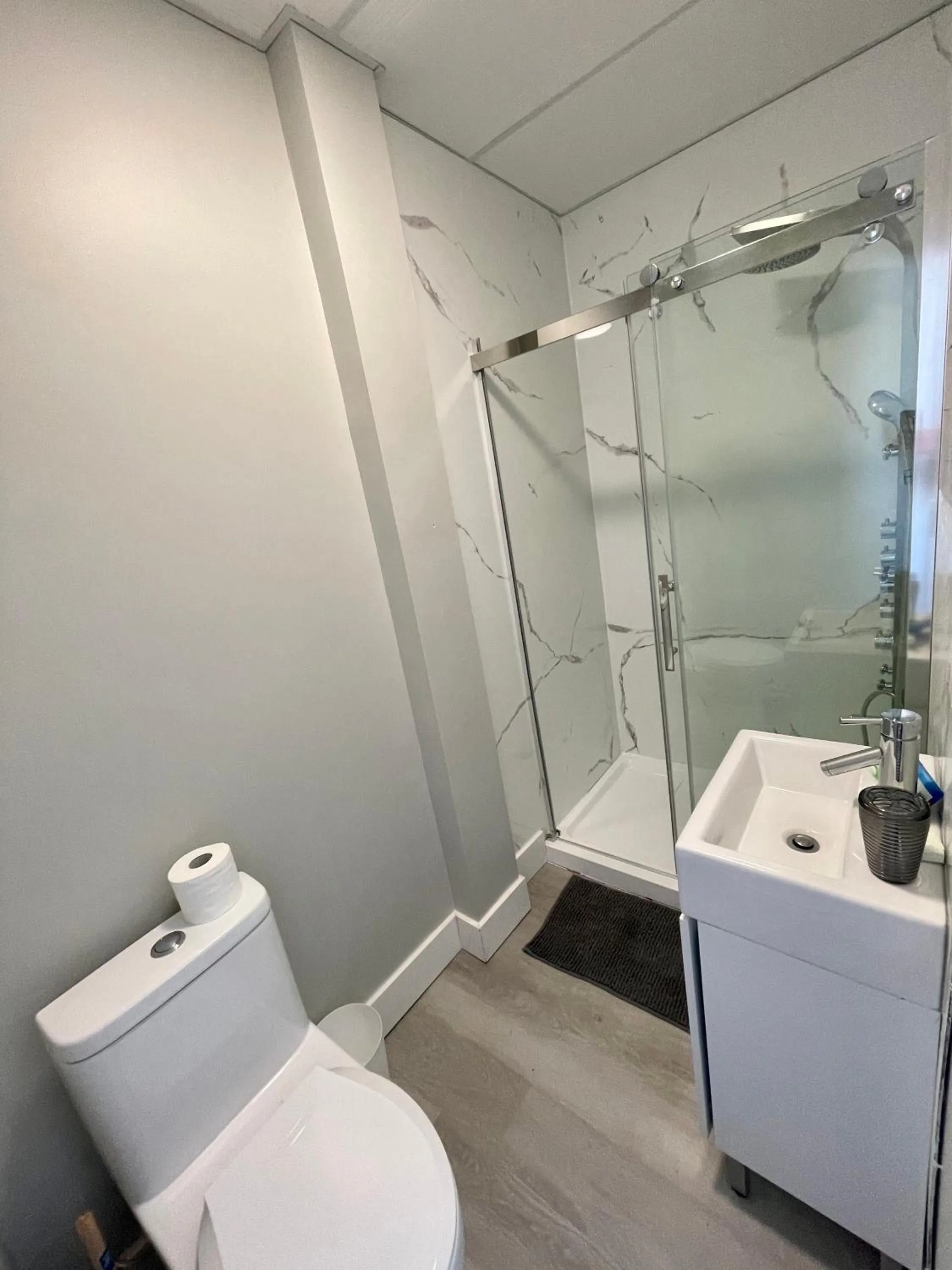 Shower in Le Convivial