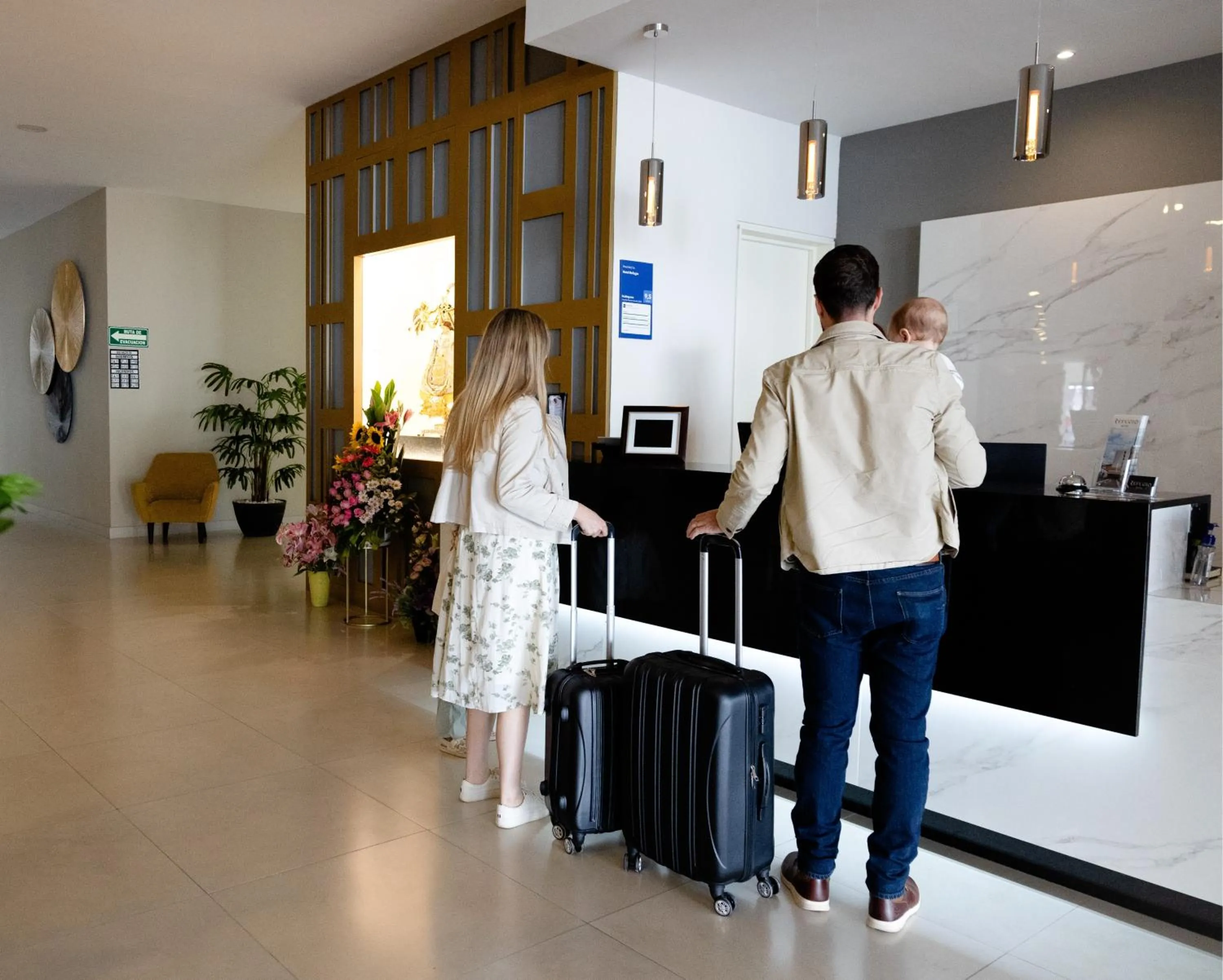 People in Hotel Refugio