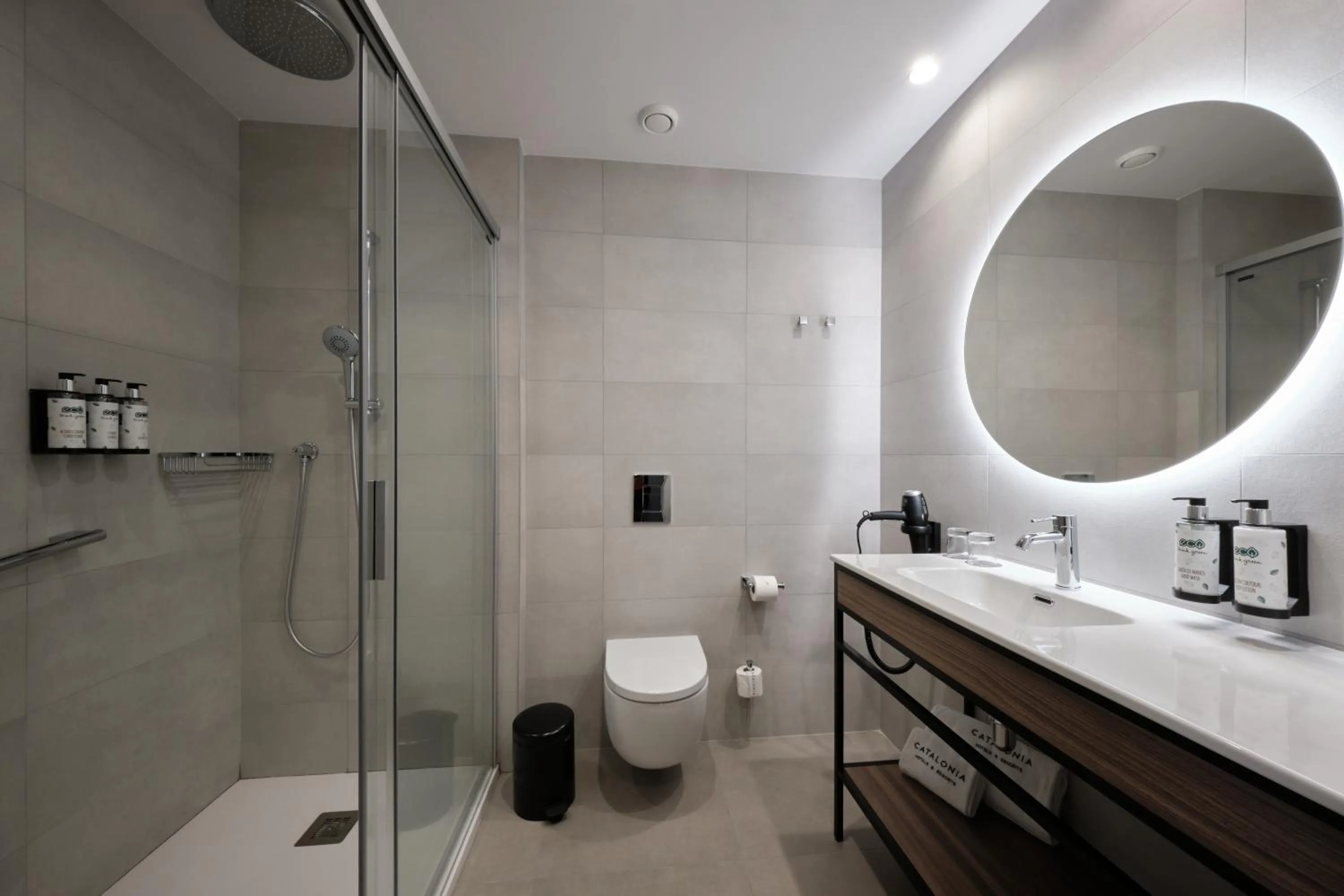 Shower in Catalonia La Maquinista