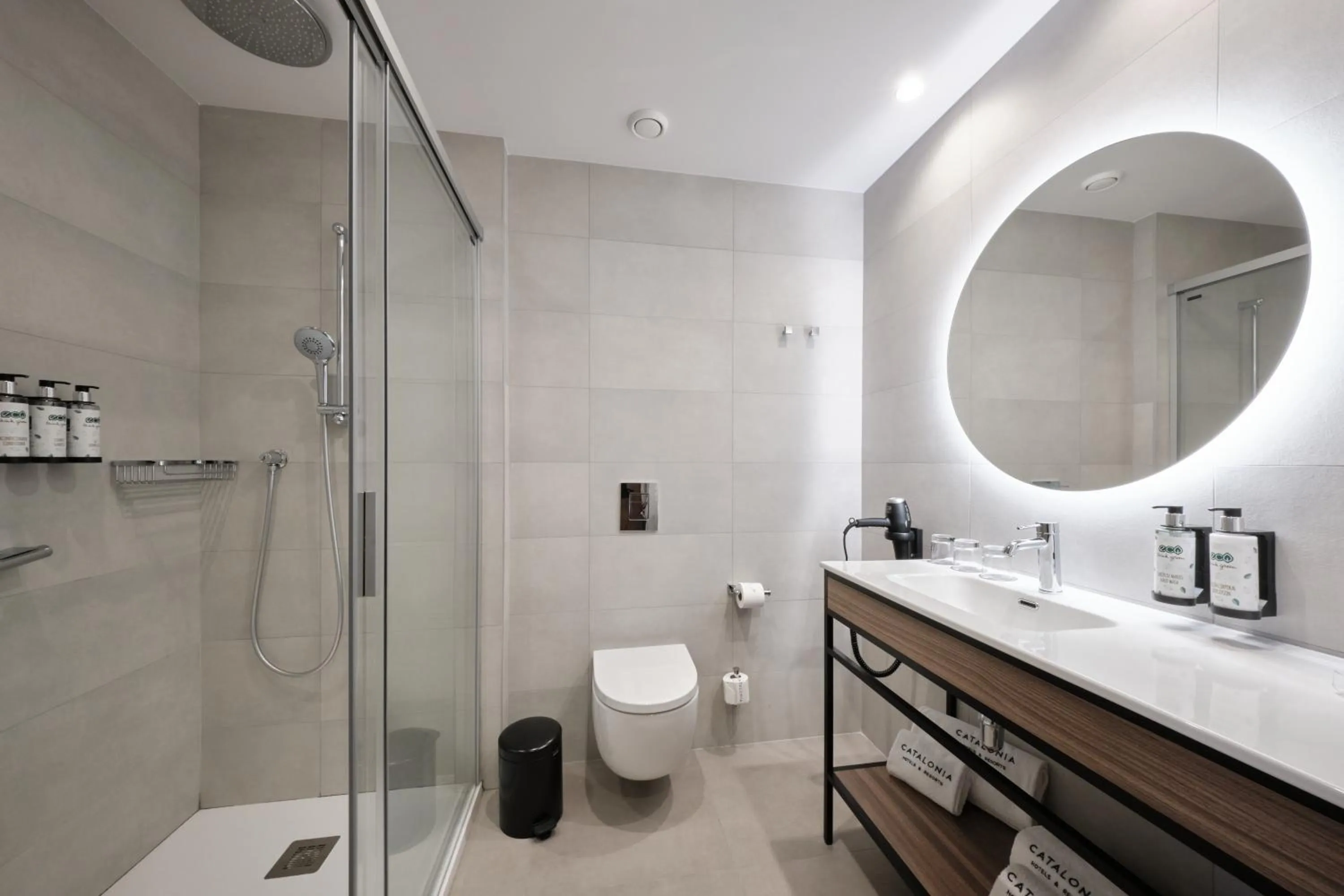 Shower in Catalonia La Maquinista