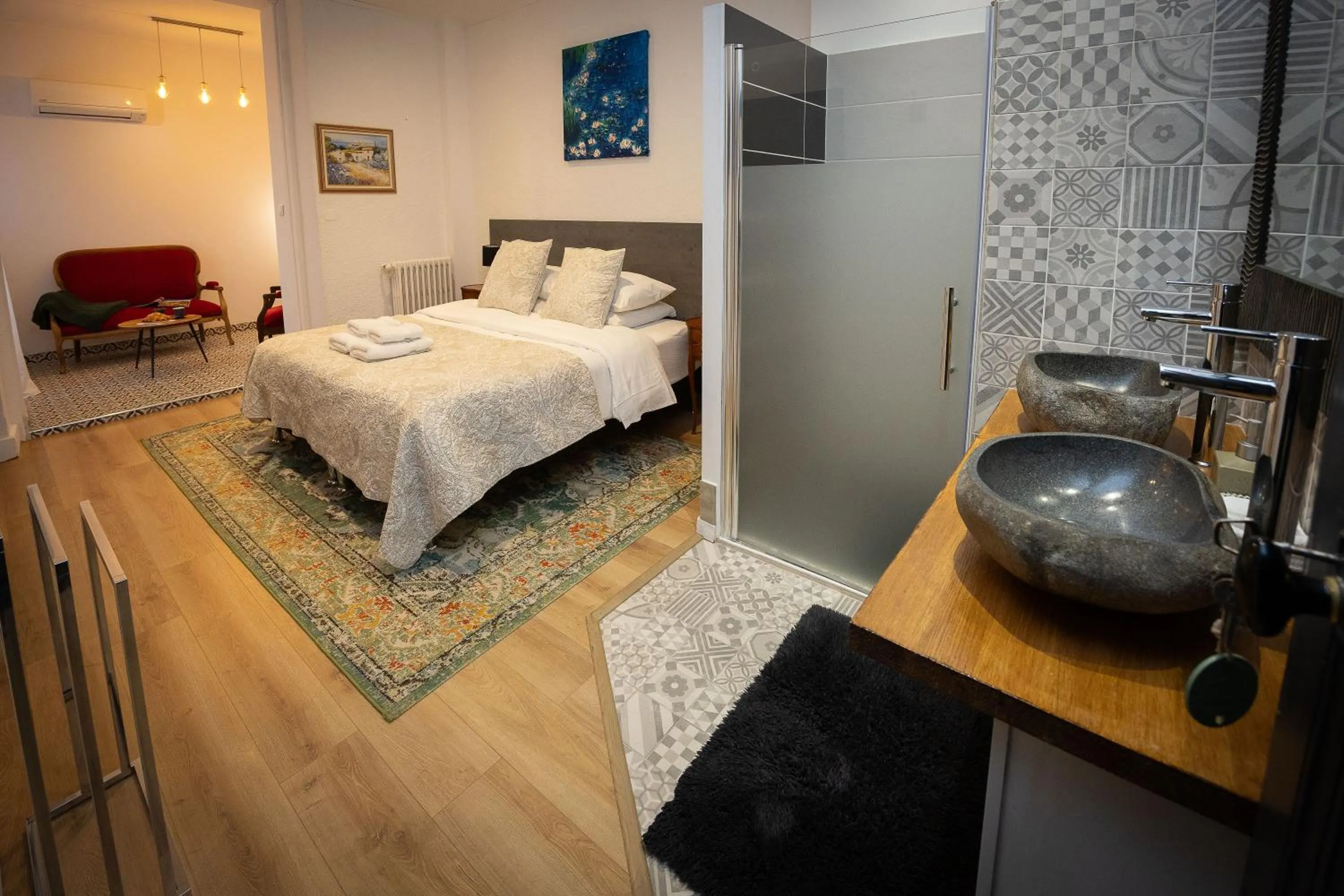 Photo of the whole room, Bed in SalutBB Chambre d'hote