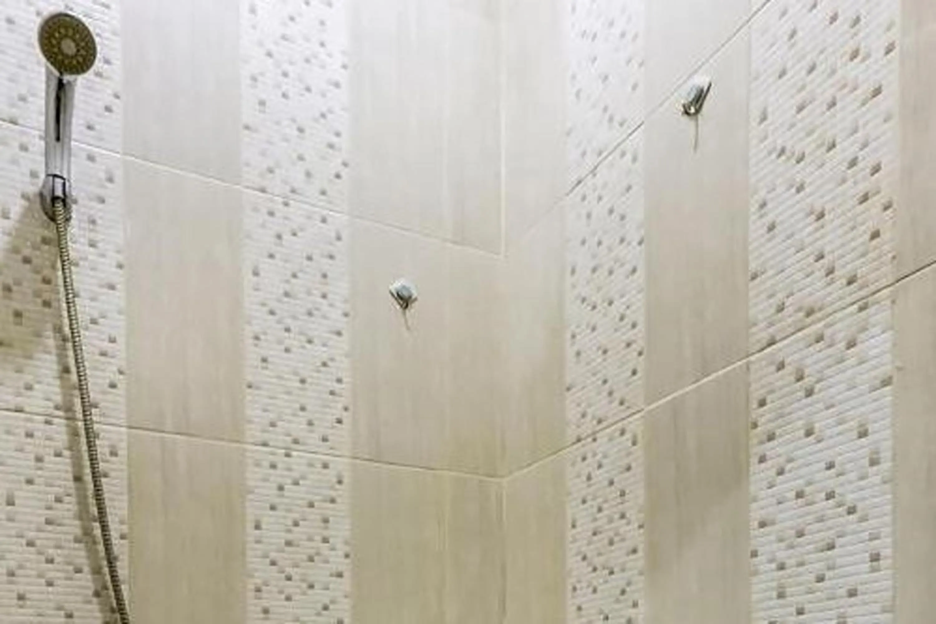 Shower in Palajuanders Inn Palawan