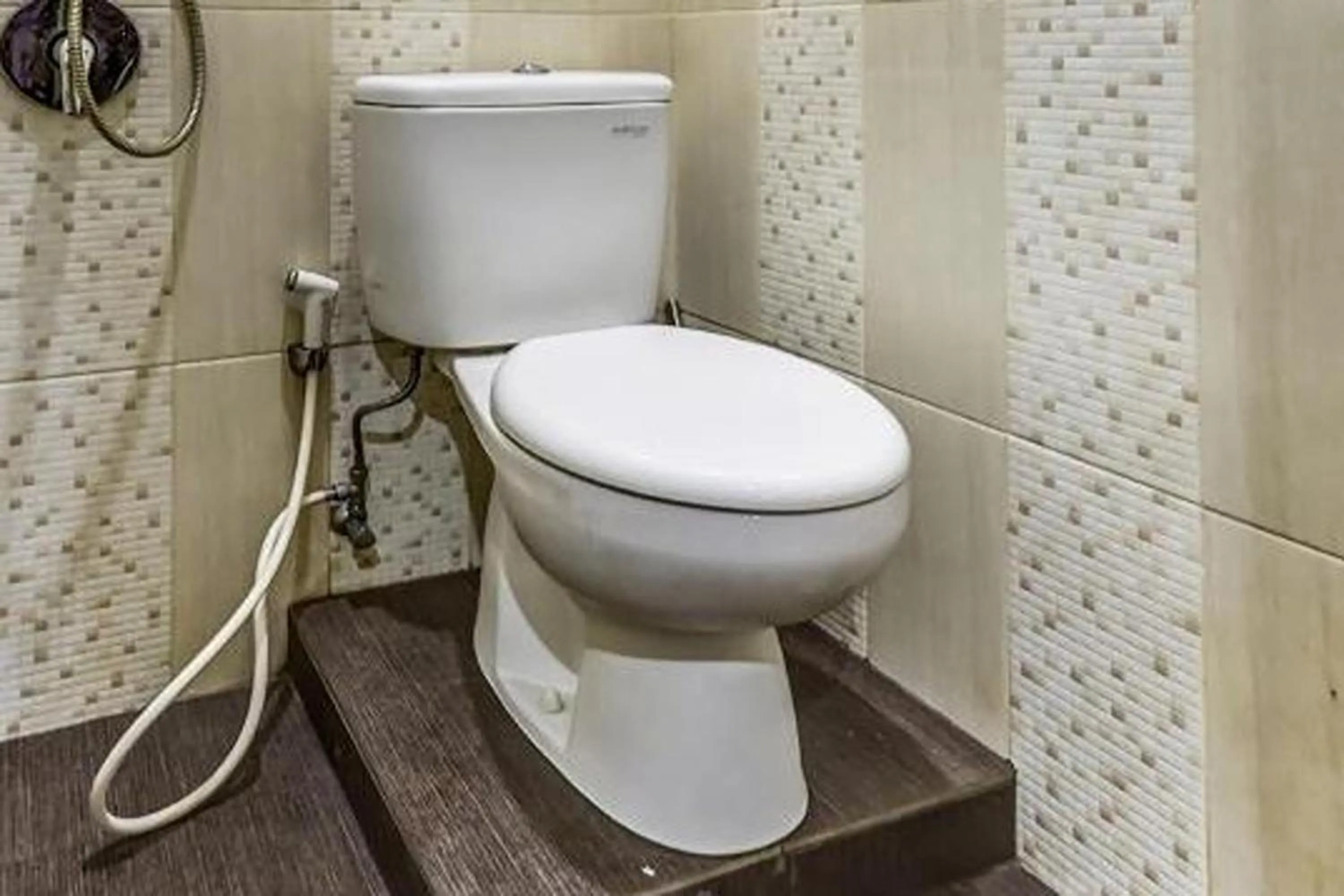 Toilet in Palajuanders Inn Palawan