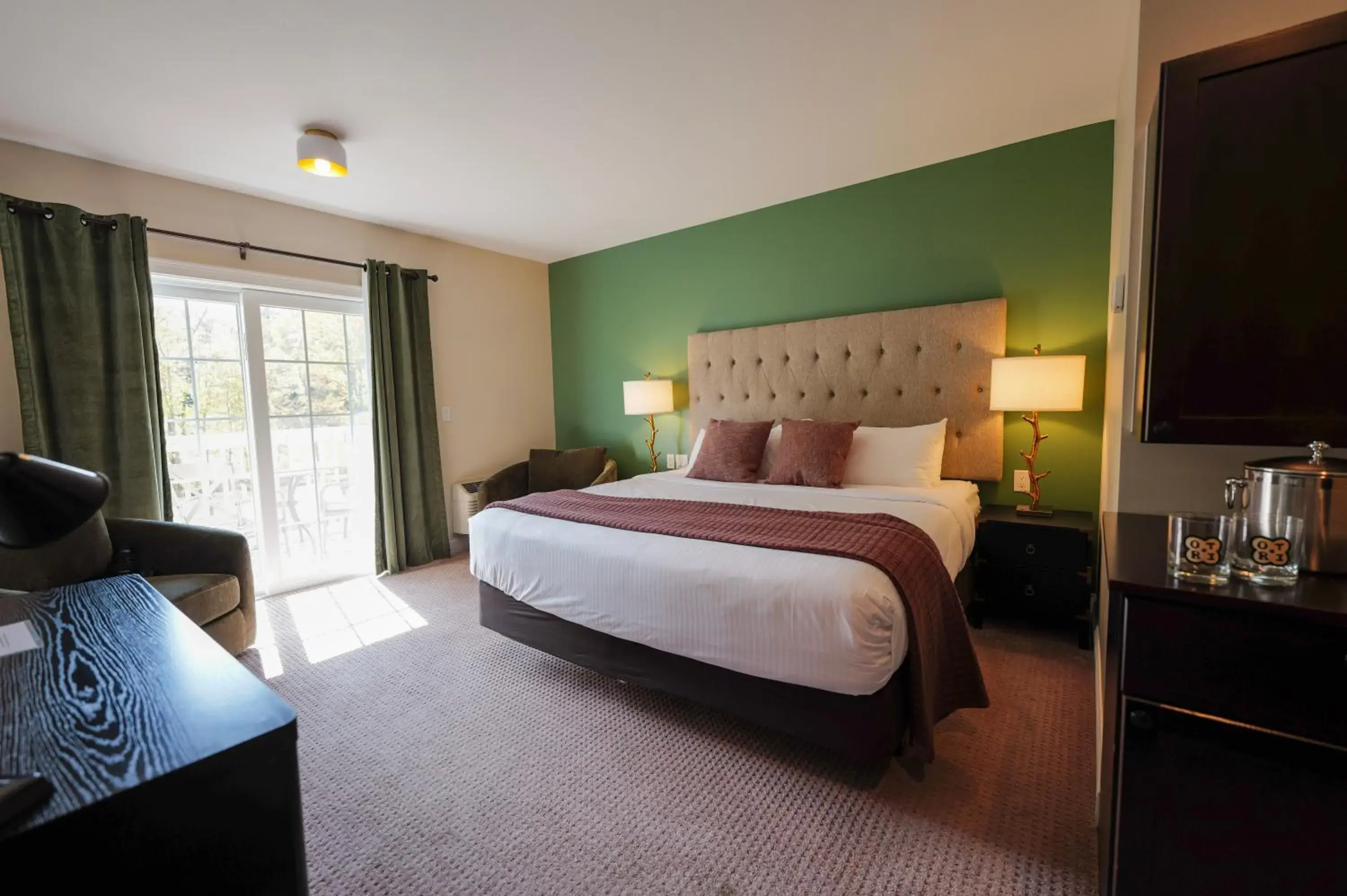 Courtyard King Room in On the River Inn Courtyard King Room in On the River Inn