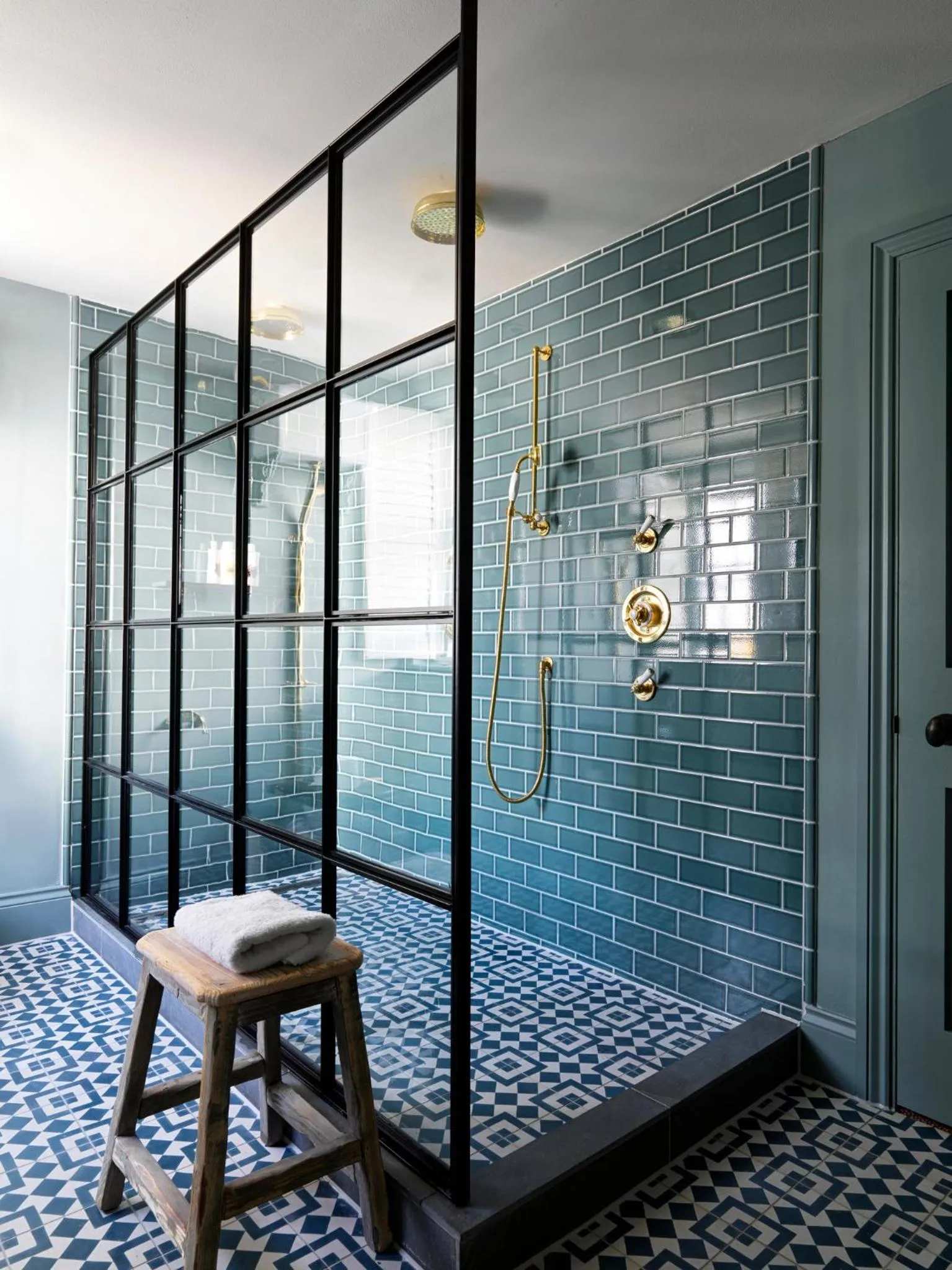 Bathroom, Bed in No131 The Promenade