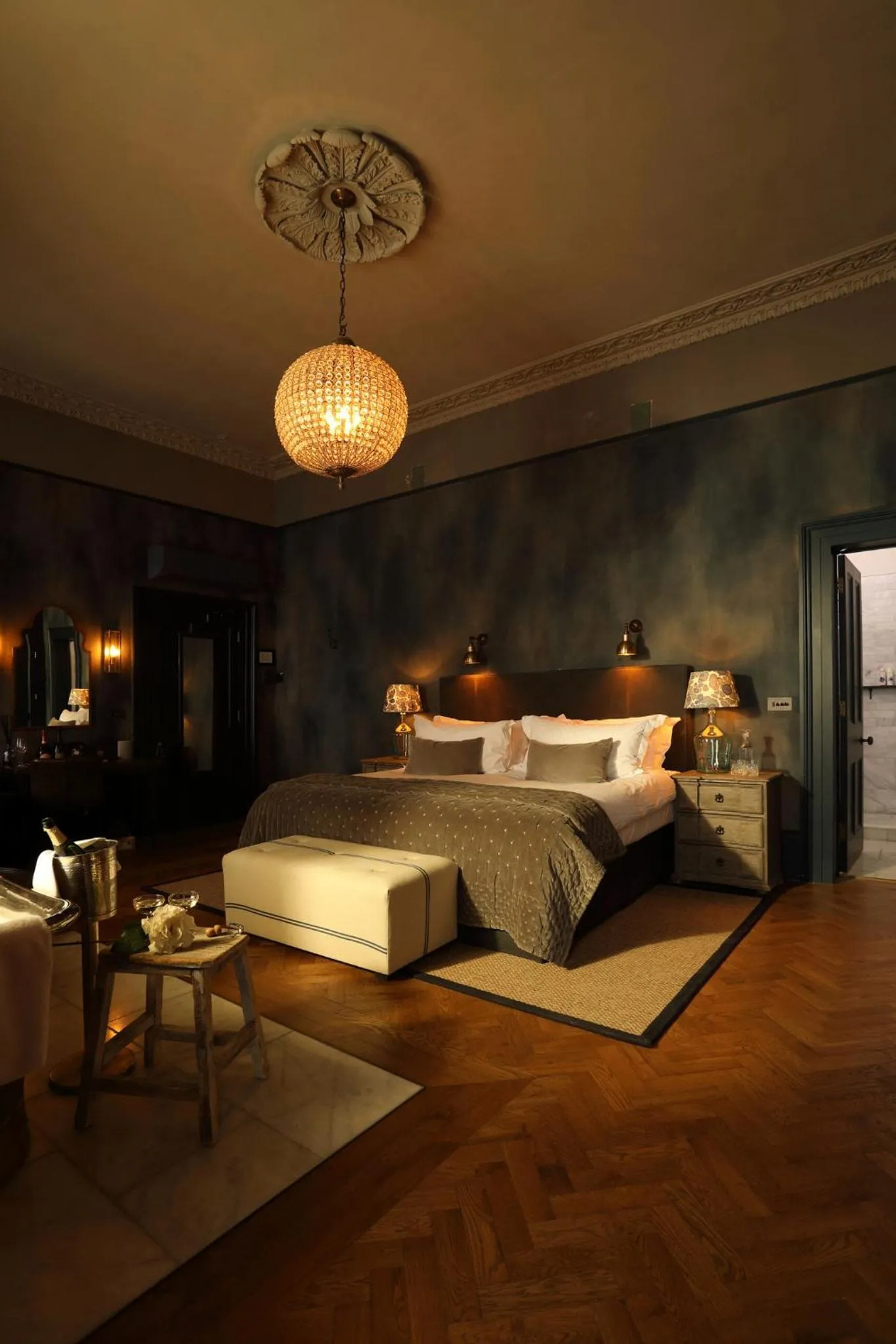 Photo of the whole room, Bed in No131 The Promenade