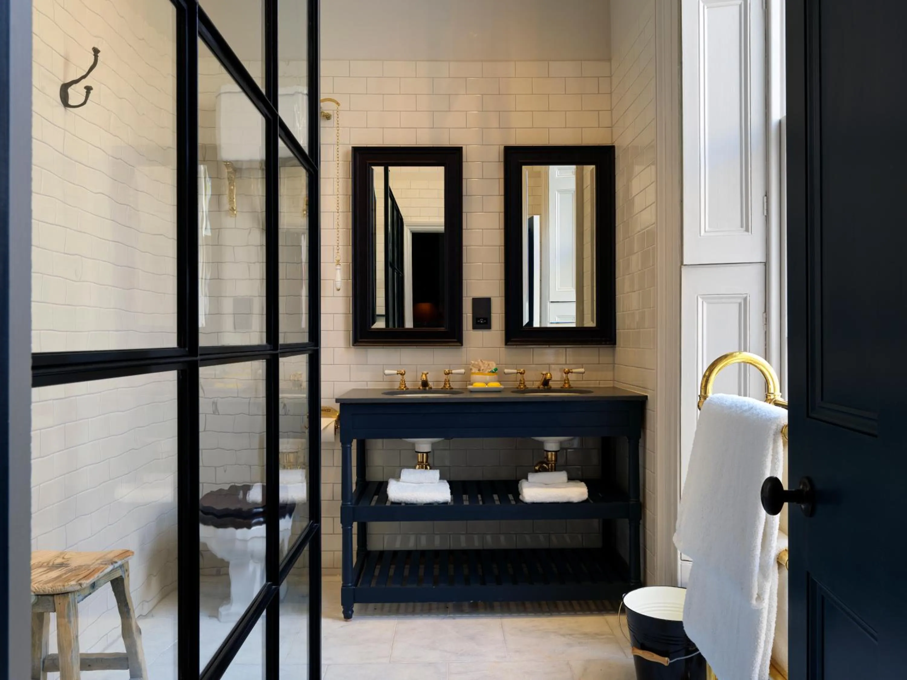 Bathroom, Bed in No131 The Promenade