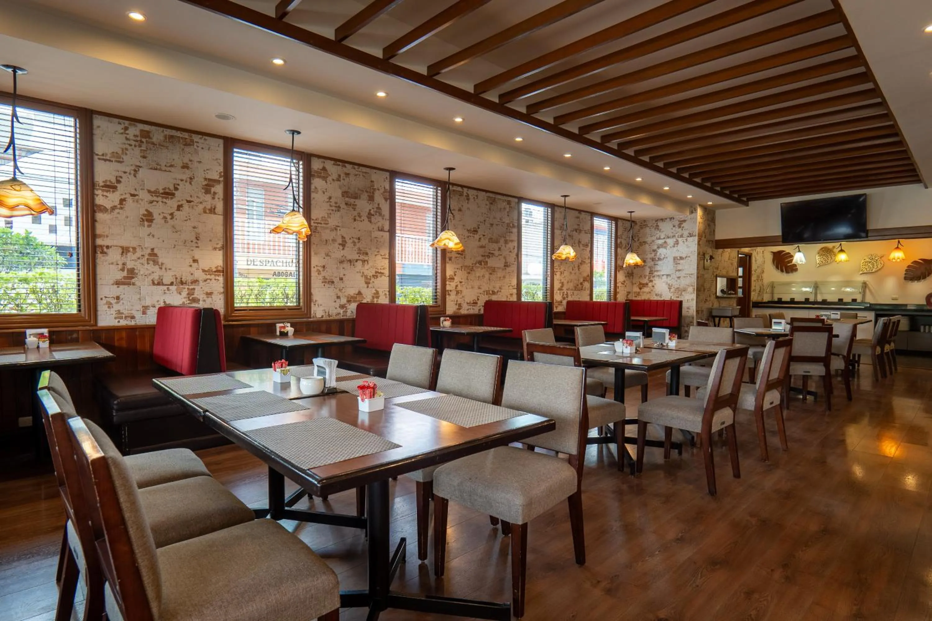 Restaurant/places to eat in Hotel del Parque