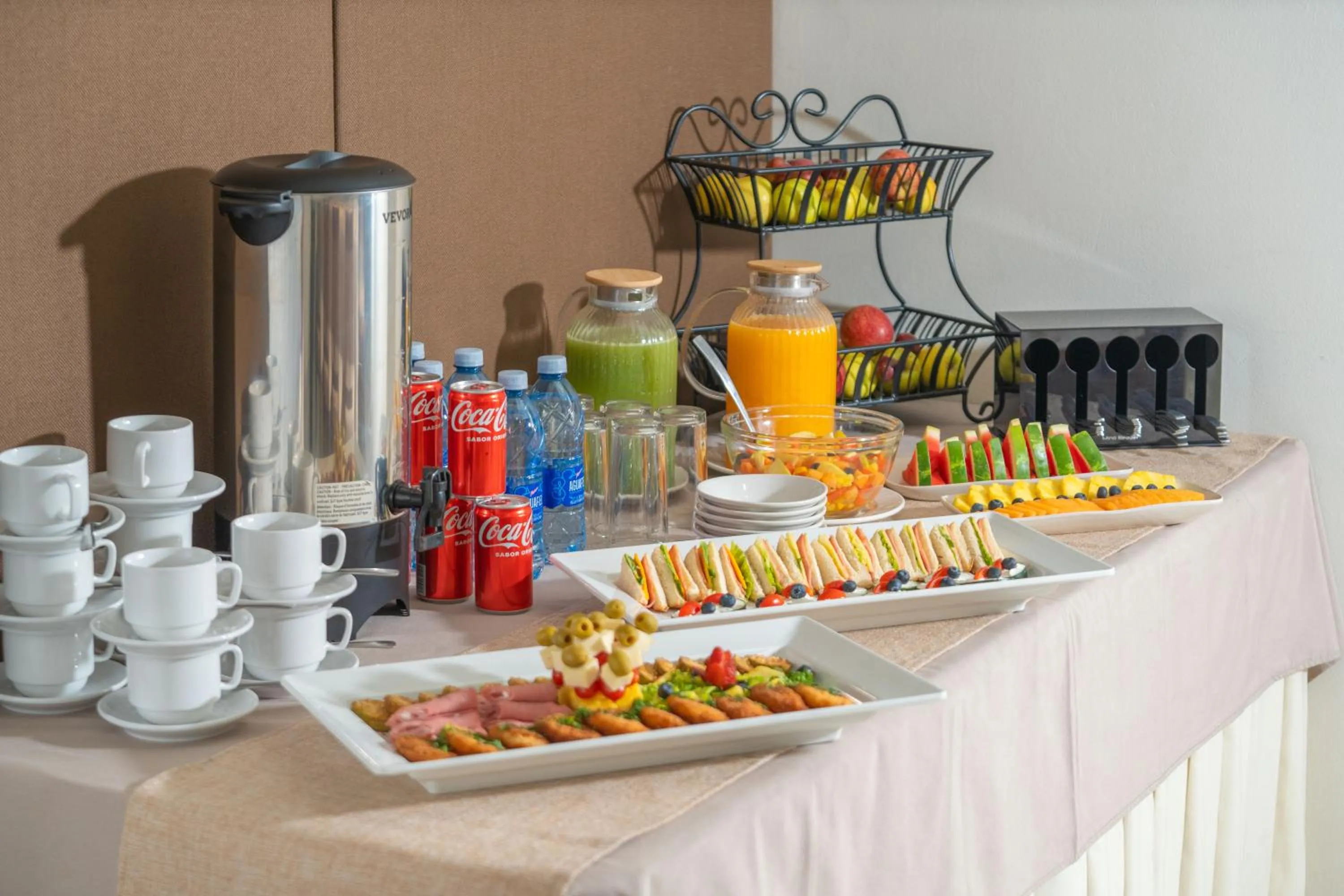 Restaurant/places to eat in Hotel del Parque