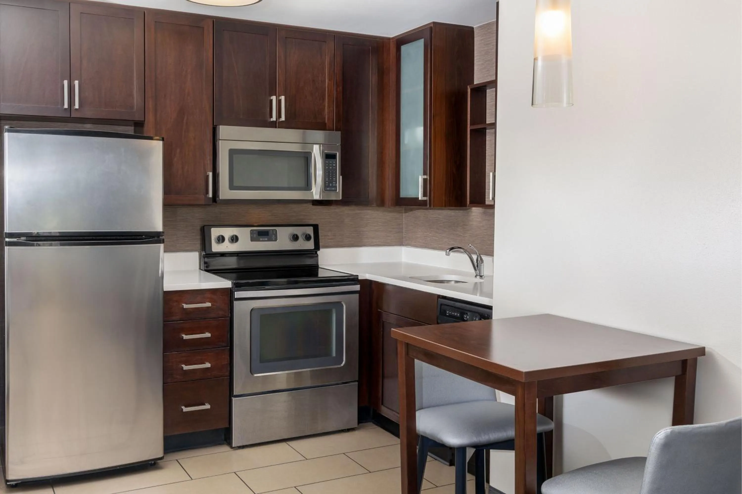 Kitchen or kitchenette in Residence Inn by Marriott Youngstown Warren/Niles