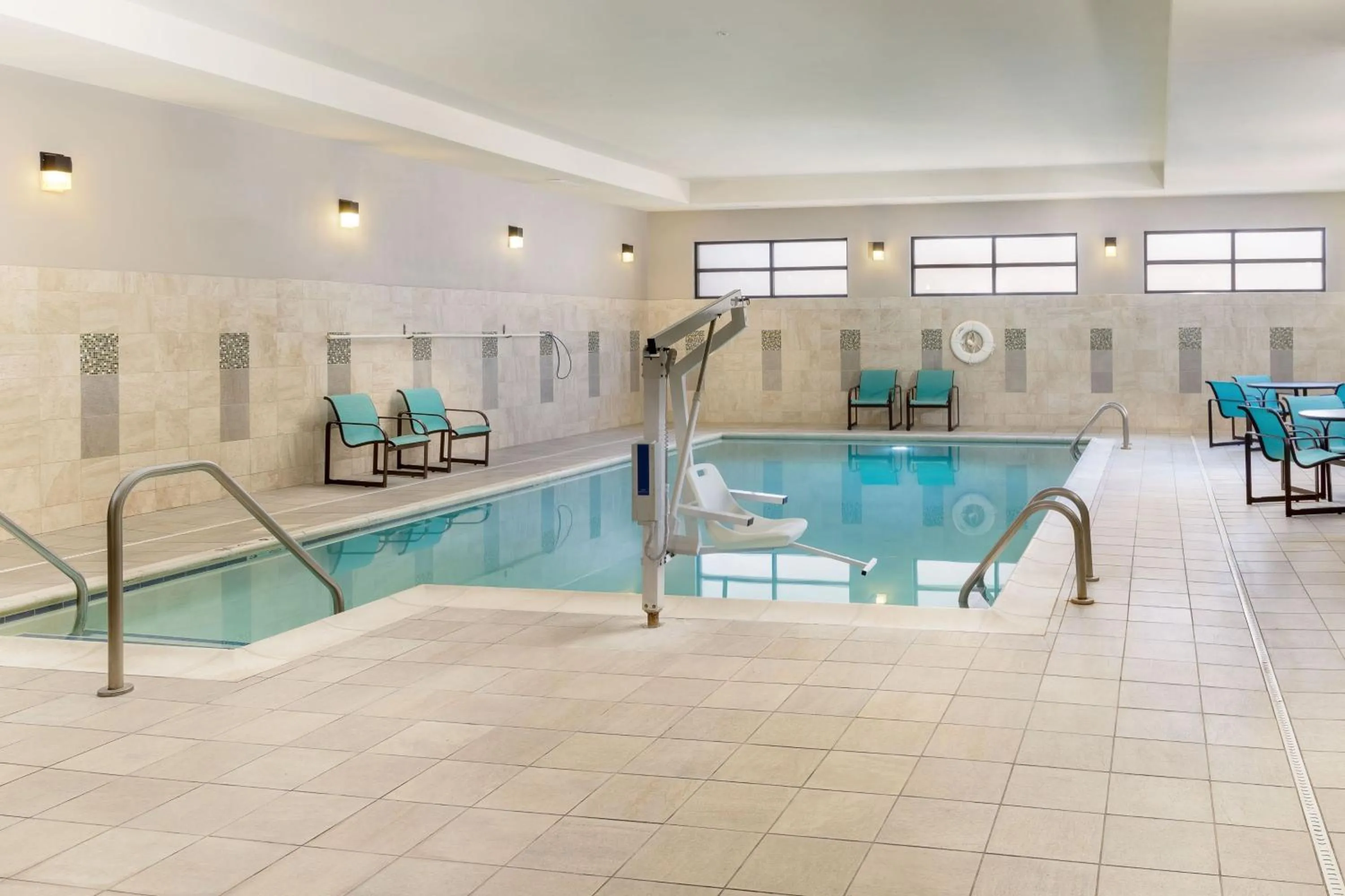 Swimming pool in Residence Inn by Marriott Youngstown Warren/Niles