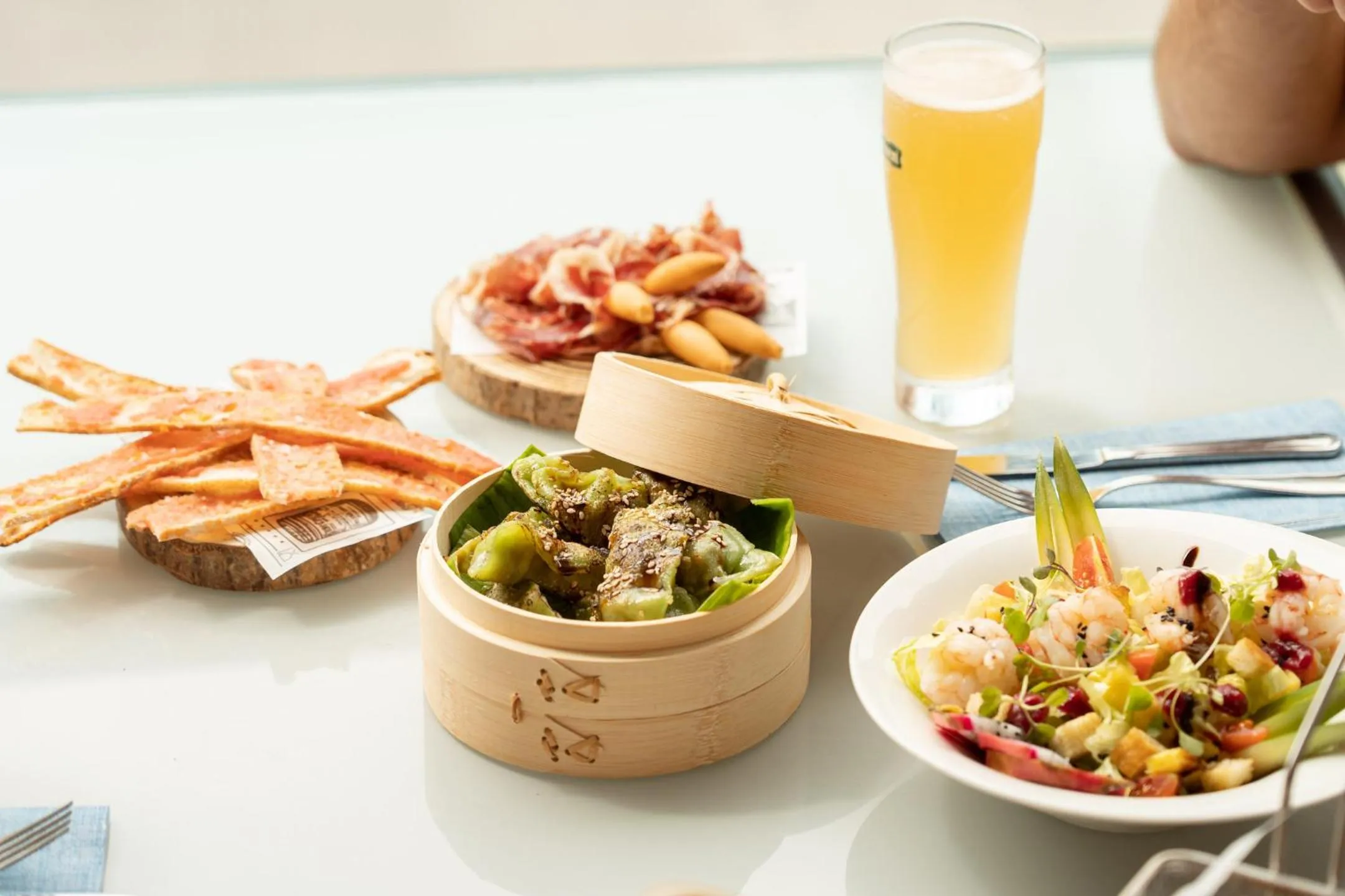 Lounge or bar in Calipolis