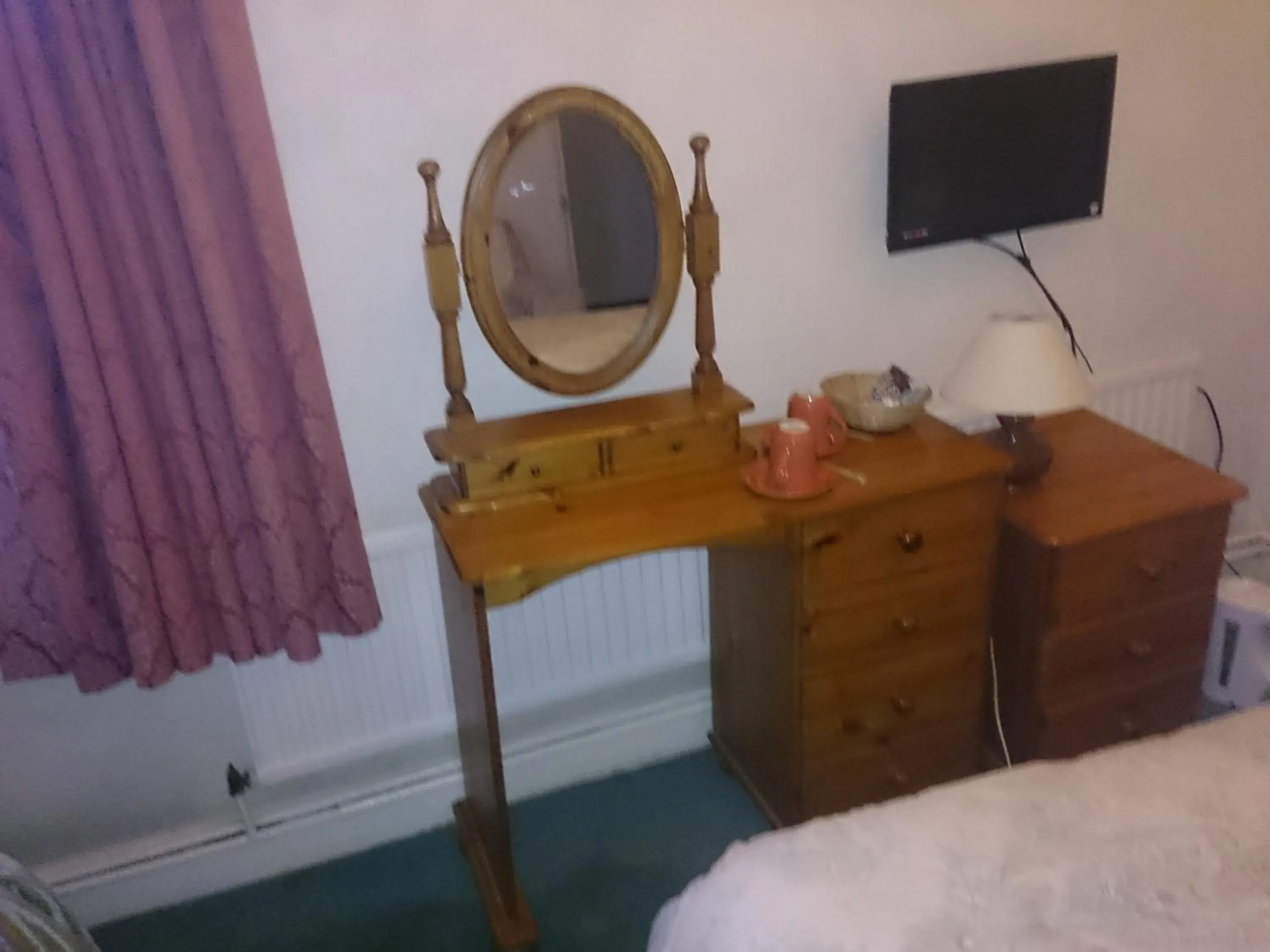 Decorative detail, Bed in OYO Rose & Crown Hotel Decorative detail, Bed in OYO Rose & Crown Hotel