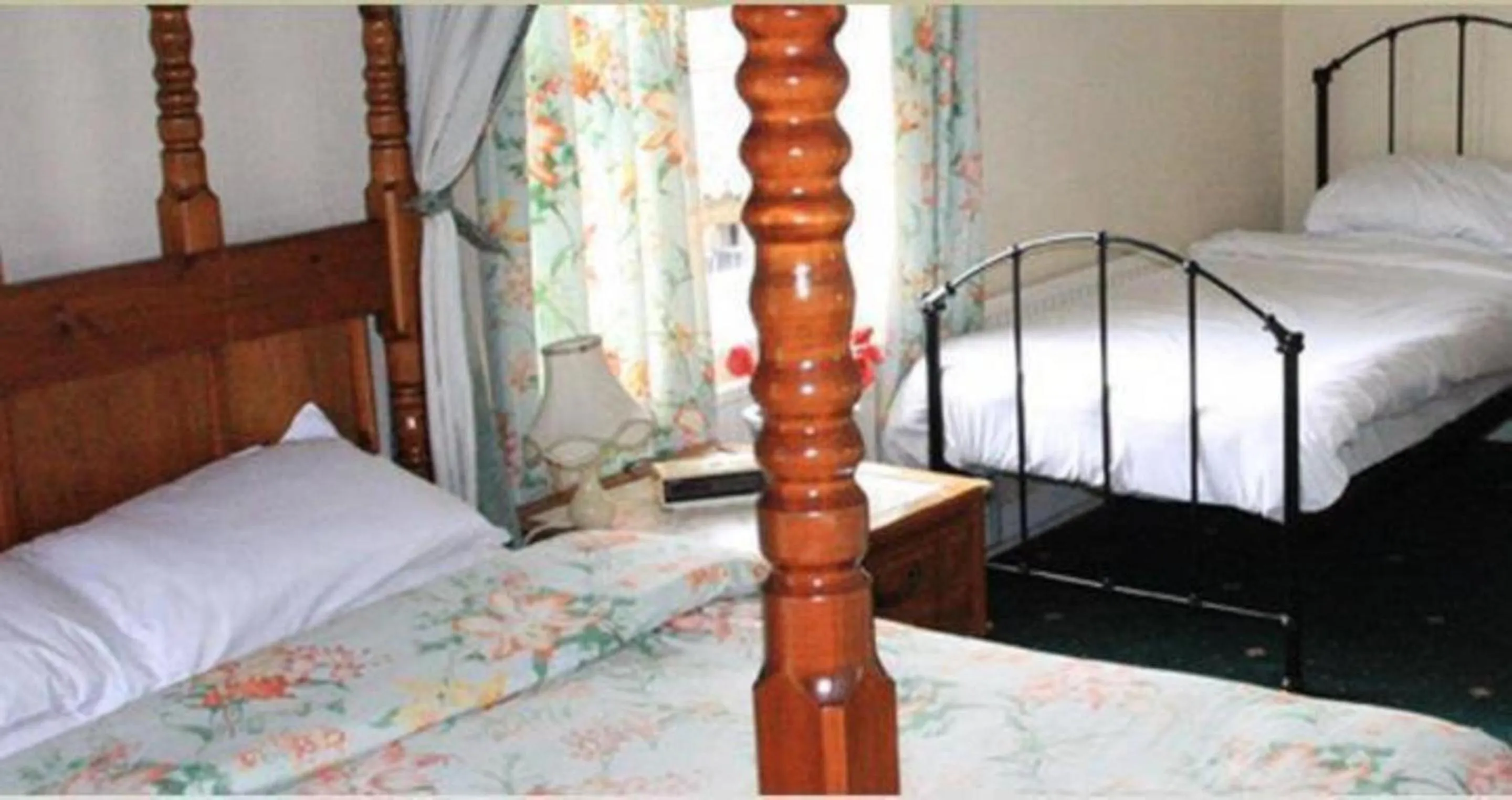 Bedroom in OYO Rose & Crown Hotel