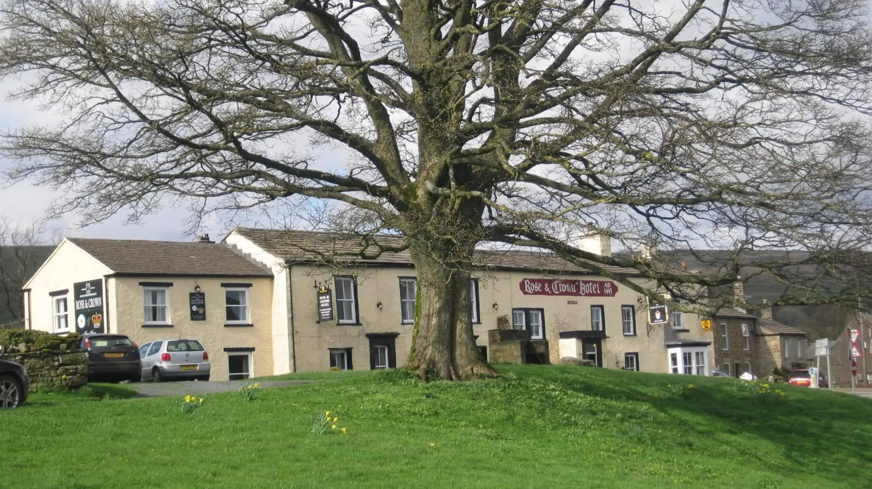 Property building in OYO Rose & Crown Hotel Property building in OYO Rose & Crown Hotel