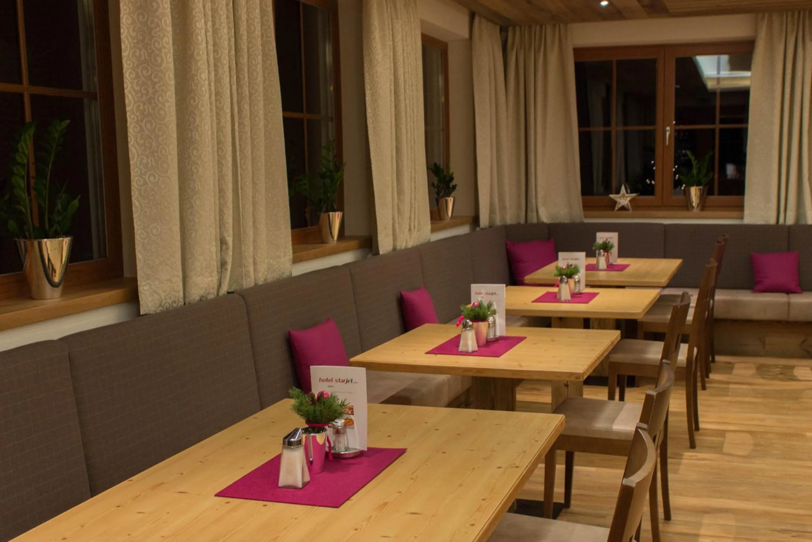 Dining area in Hotel Starjet