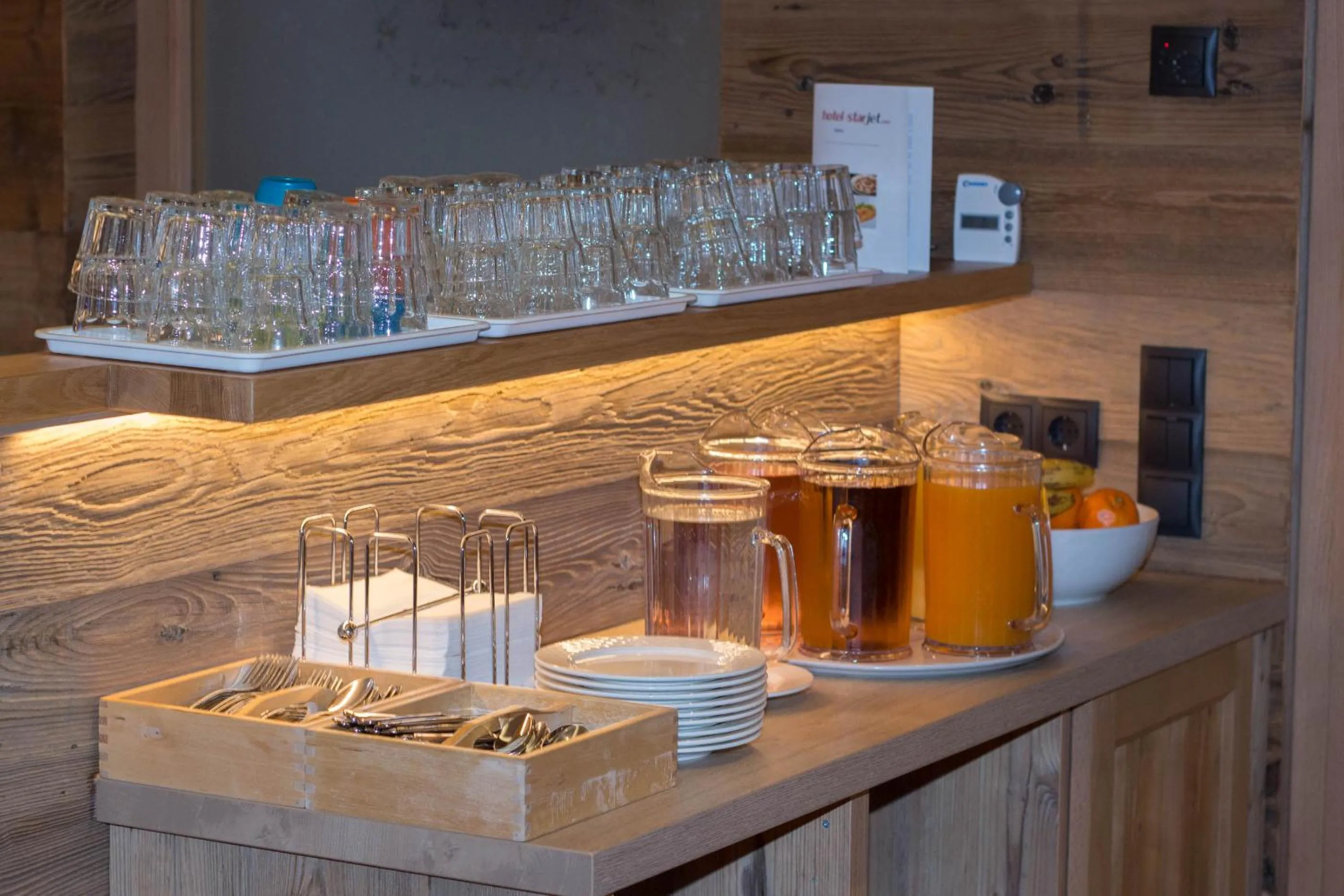 Food and drinks in Hotel Starjet