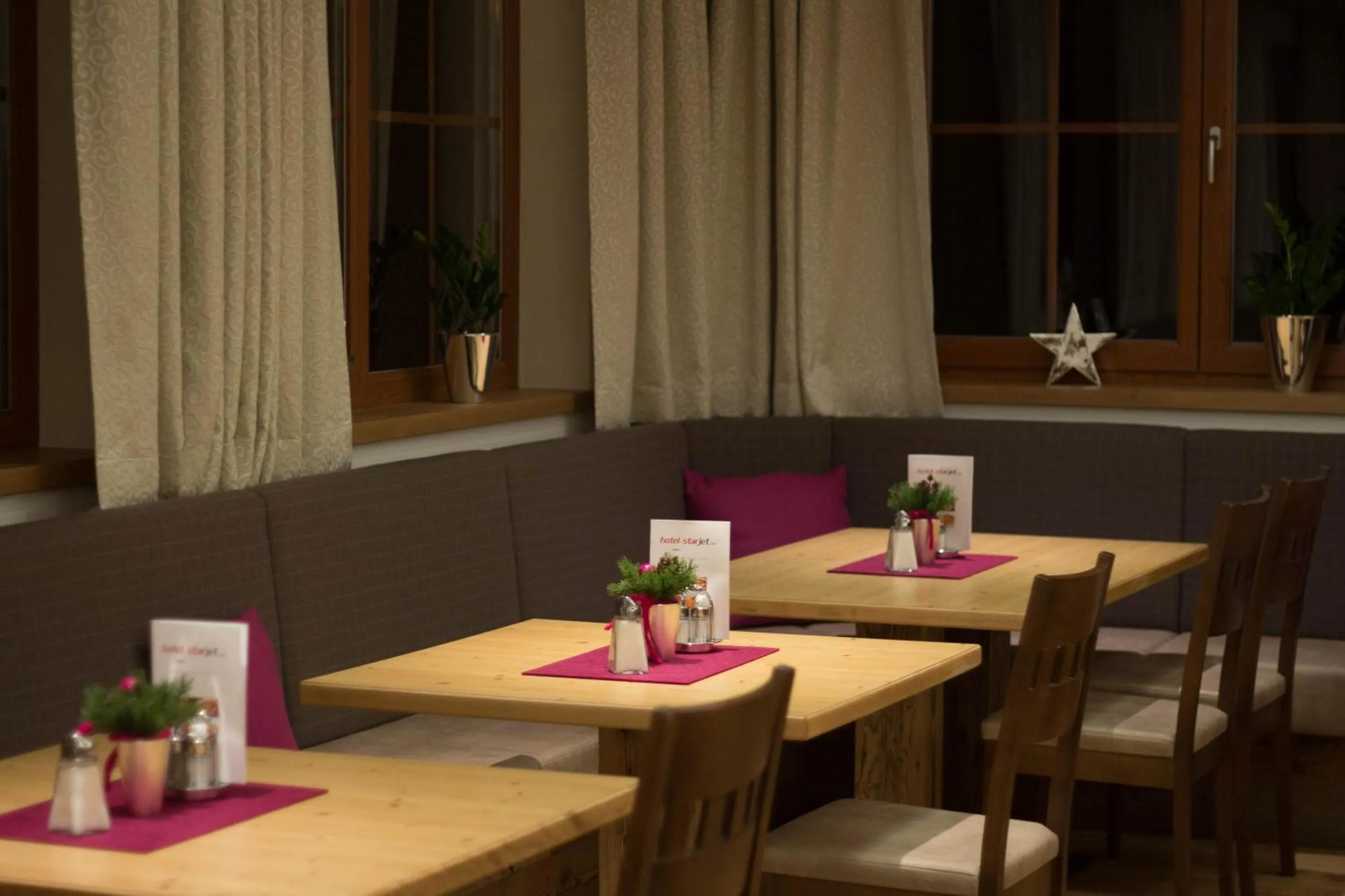 Dining area in Hotel Starjet