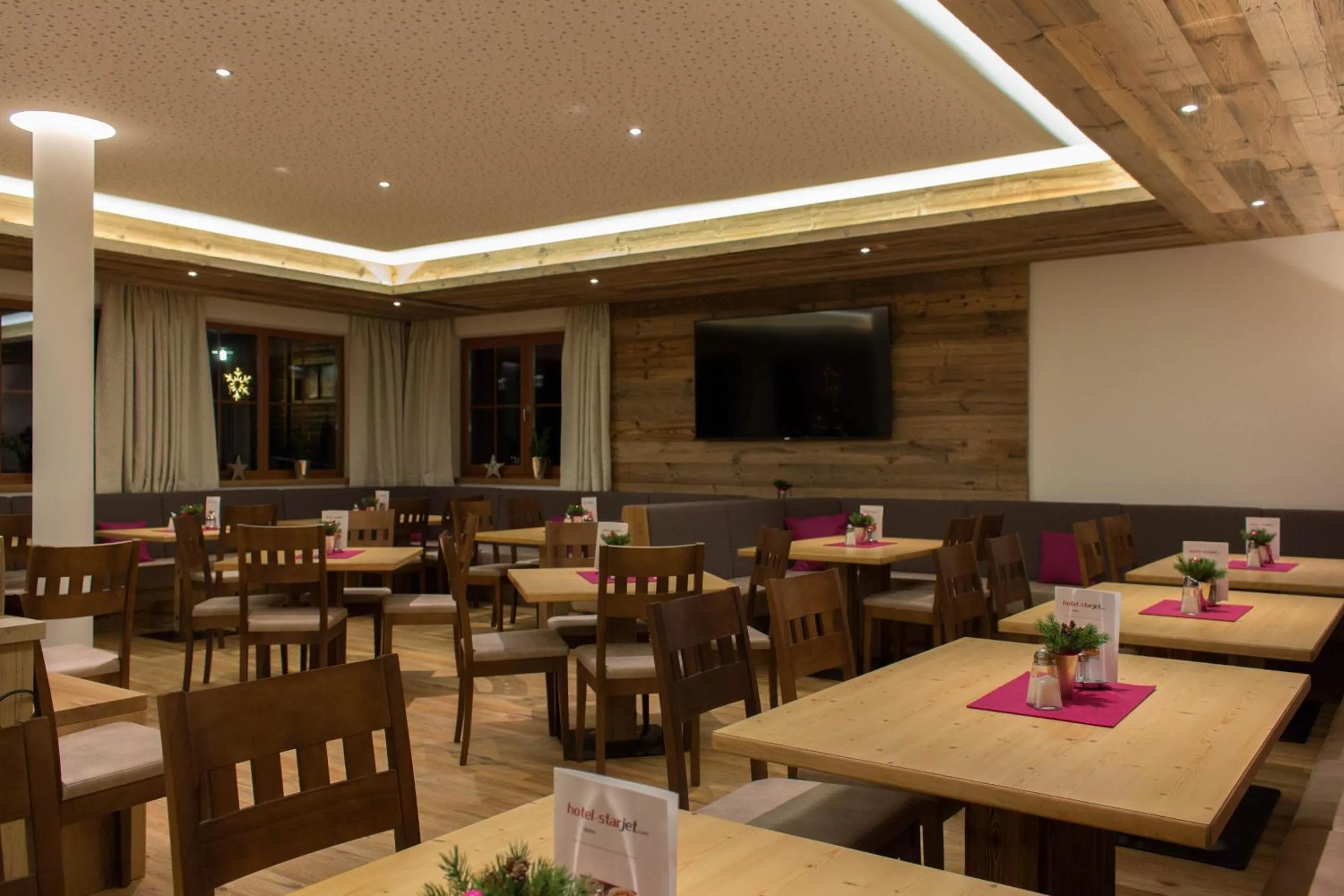 Dining area in Hotel Starjet