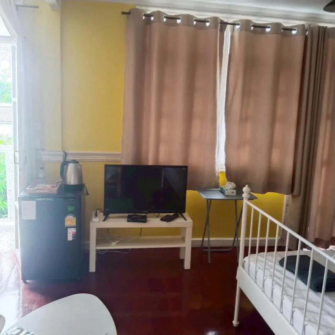 Double Room with Private Bathroom in Aran Colonial House & Cafe Ngamwongwan Double Room with Private Bathroom in Aran Colonial House & Cafe Ngamwongwan