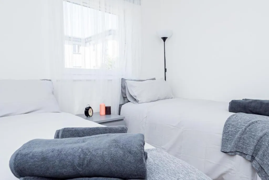 Bedroom, Bed in Bayview Apartments