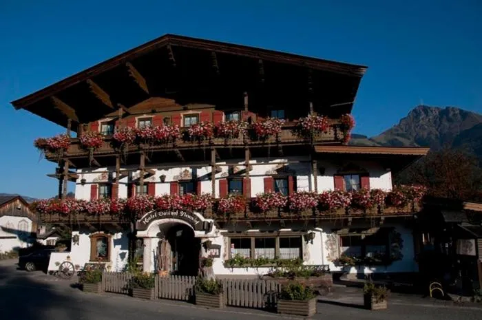 Facade/entrance in Kaiserhotel Neuwirt