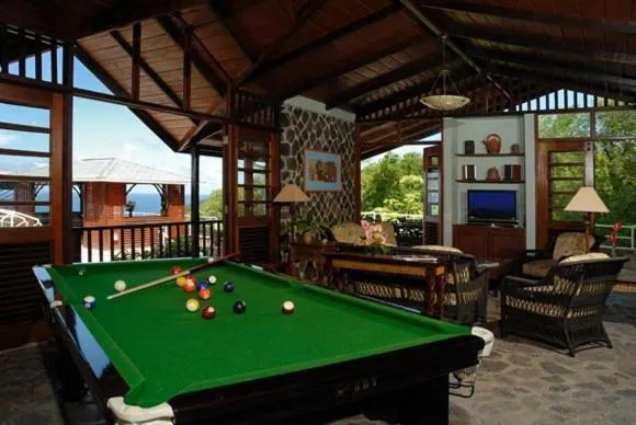 Communal lounge/ TV room in Spring Hotel Bequia