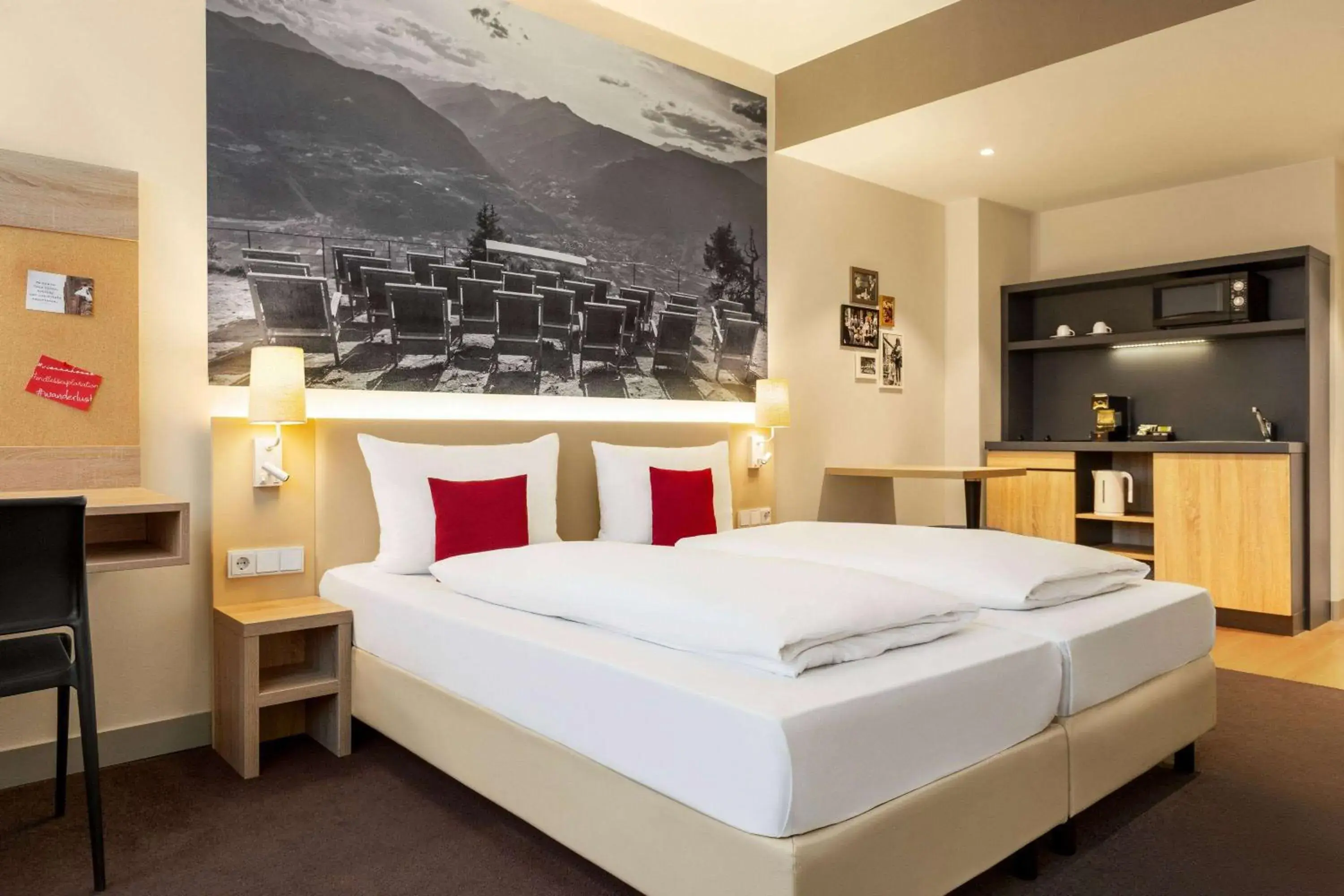 Photo of the whole room, Bed in Vienna House Easy by Wyndham München Photo of the whole room, Bed in Vienna House Easy by Wyndham München