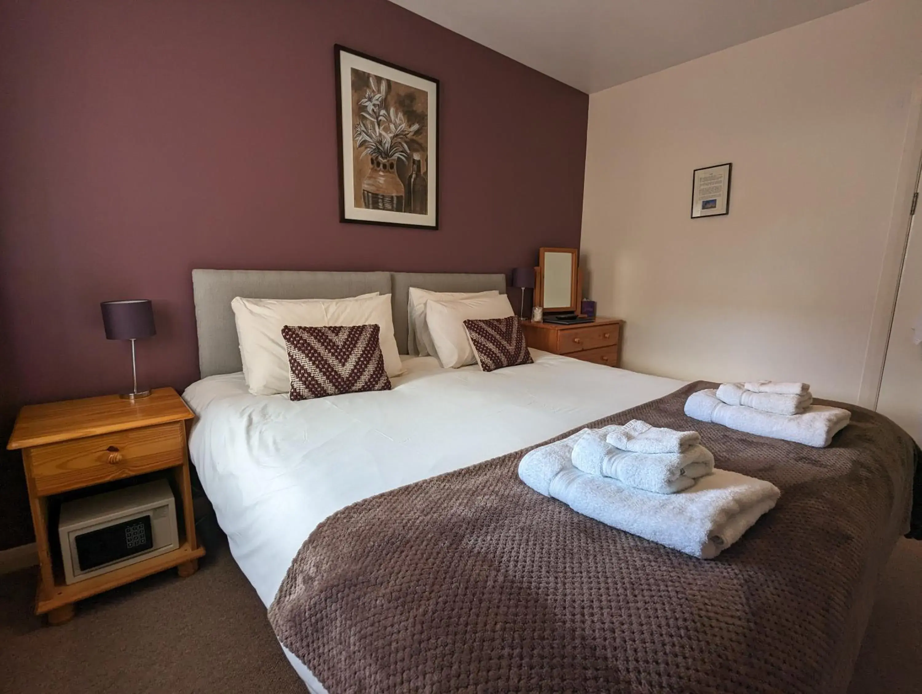 Lund Room - With Private External Bathroom in Wold Escapes, Highfield Farm Lund Room - With Private External Bathroom in Wold Escapes, Highfield Farm