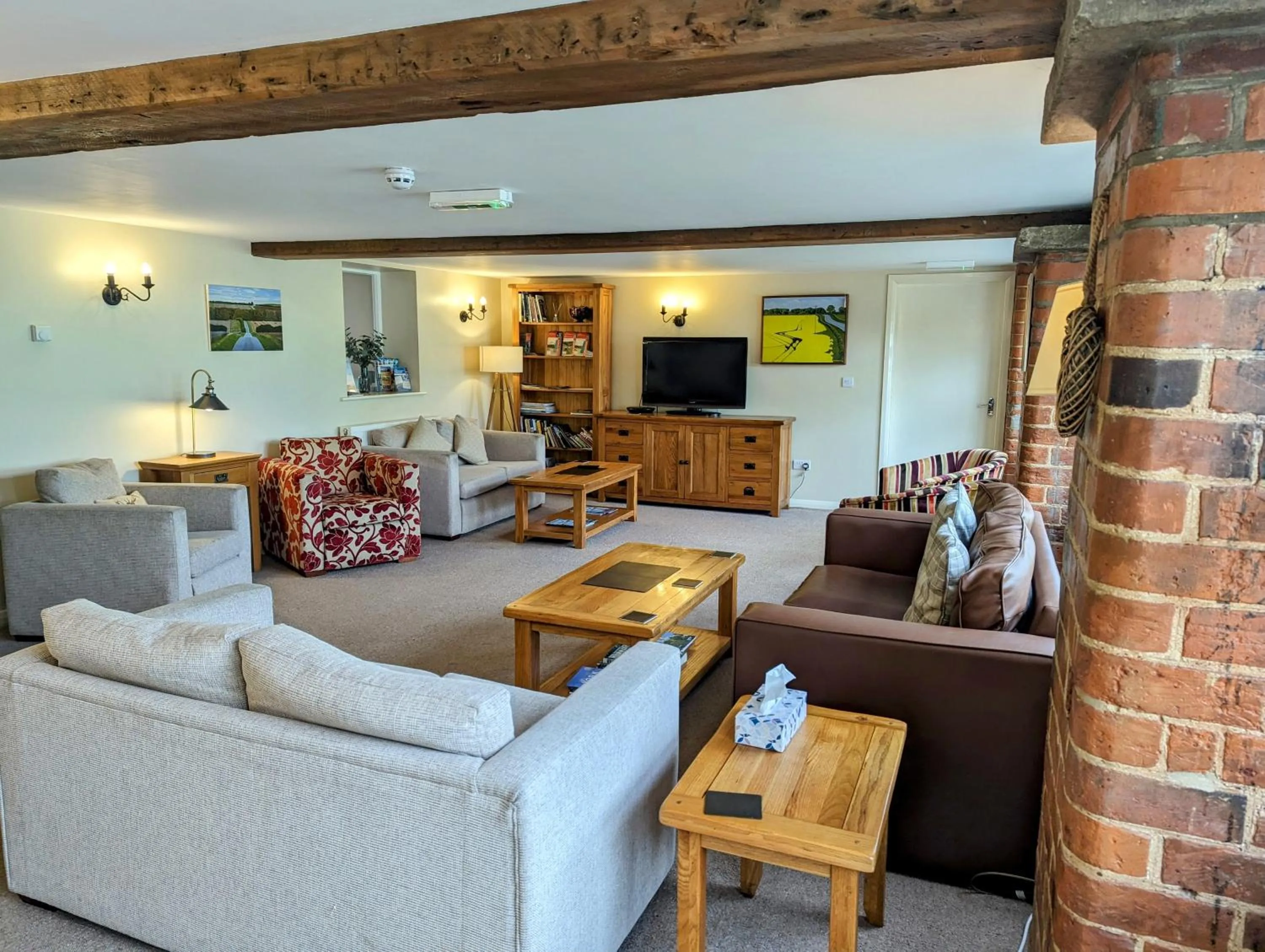Communal lounge/ TV room in Wold Escapes, Highfield Farm