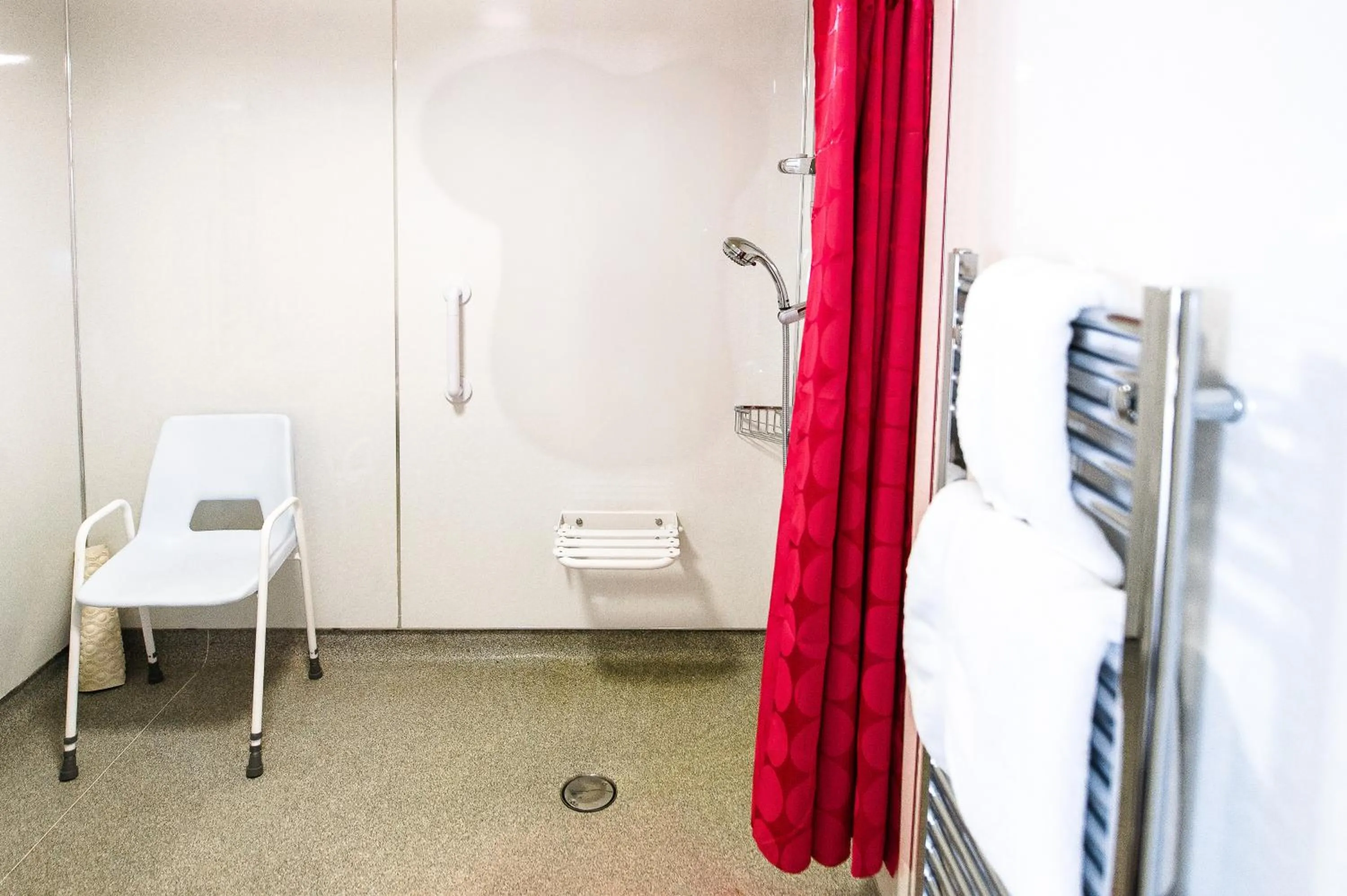 Shower in Wold Escapes, Highfield Farm