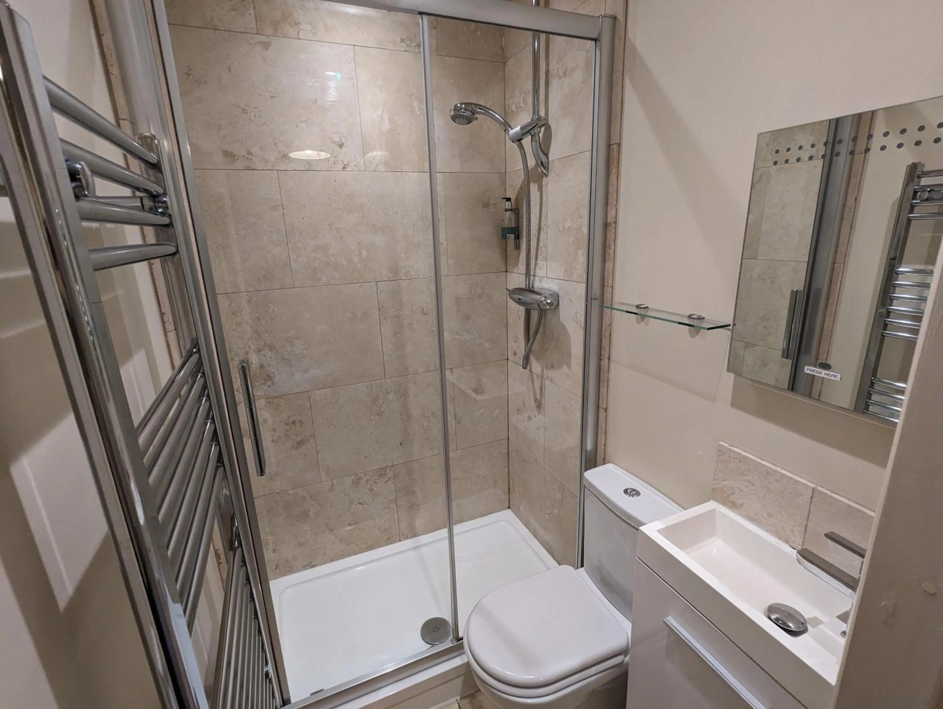 Shower in Wold Escapes, Highfield Farm