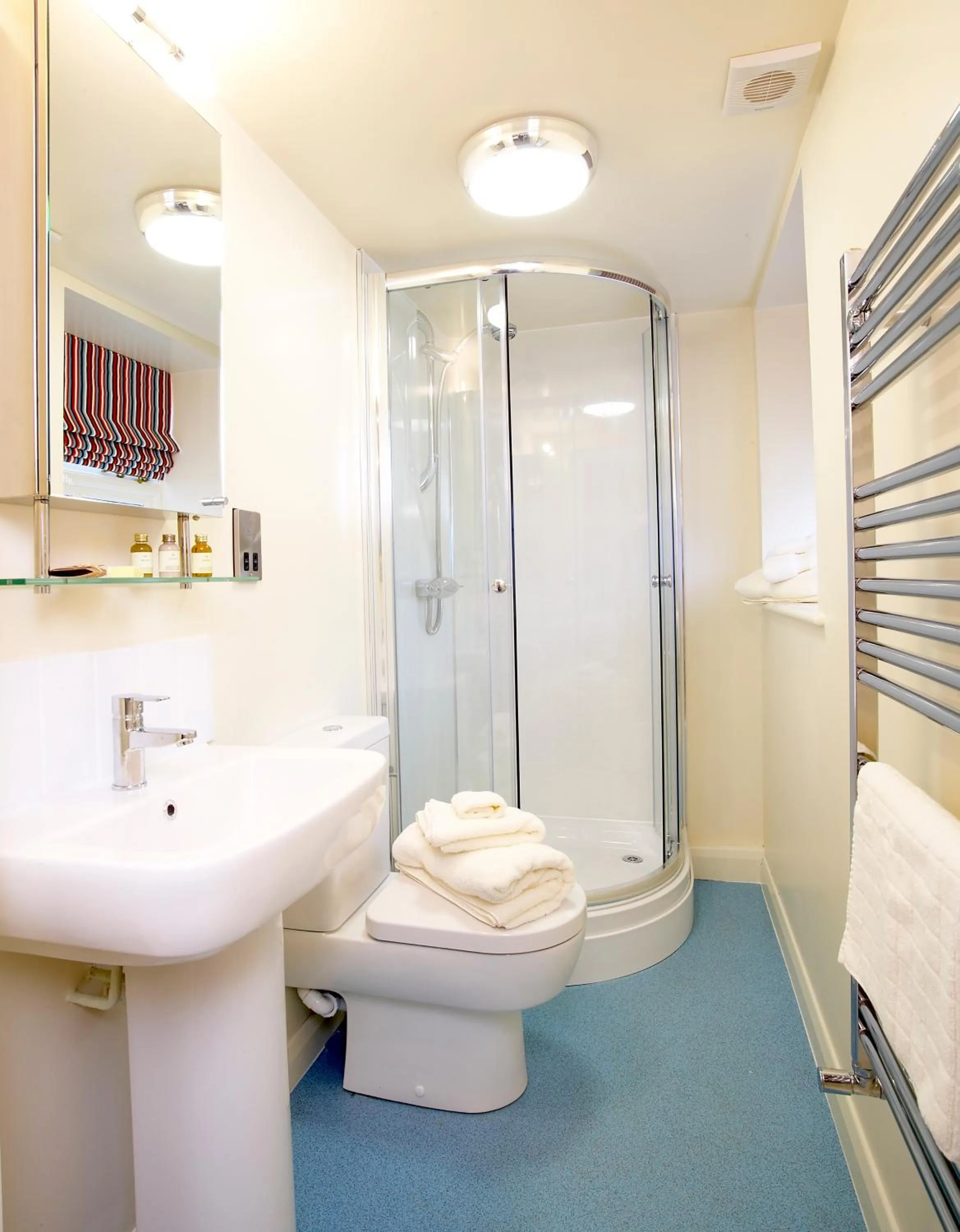 Shower in Wold Escapes, Highfield Farm